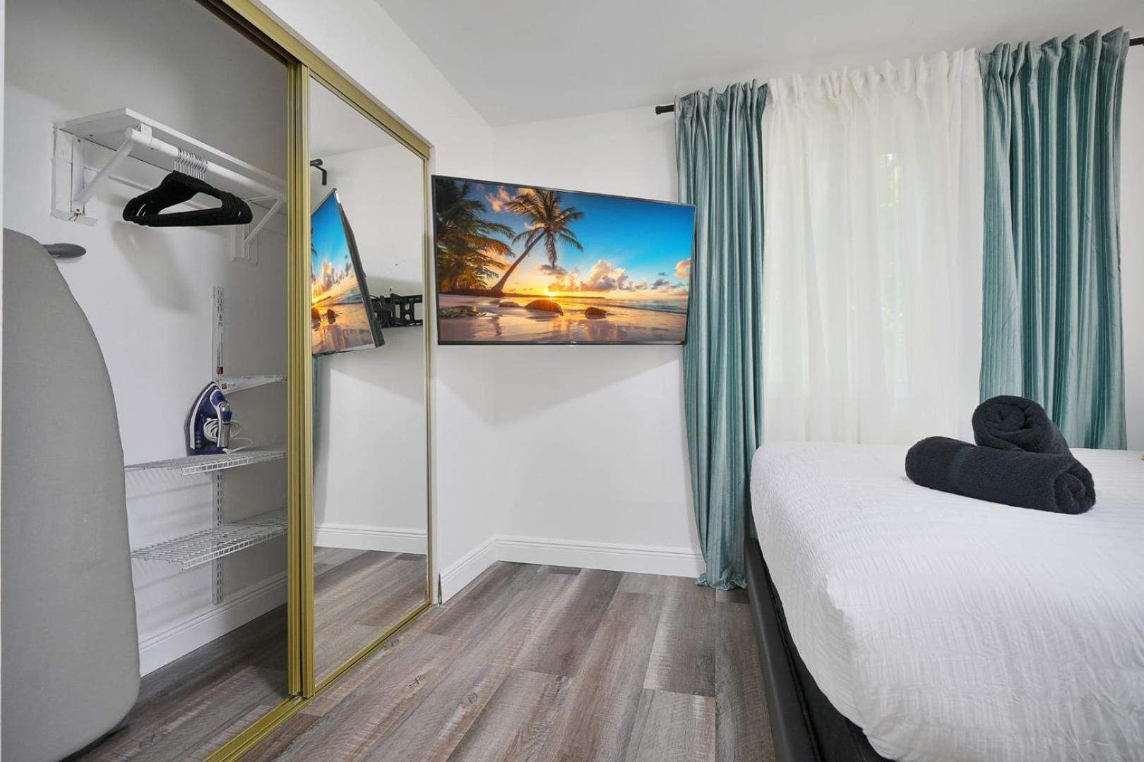 Vacay Spot Wynwood: Urban Jungle Oasis With Massage Shower & Bbq Patio Casa de férias *
