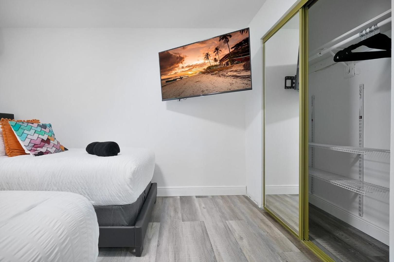 Vacay Spot Wynwood: Urban Jungle Oasis With Massage Shower & Bbq Patio Casa de férias