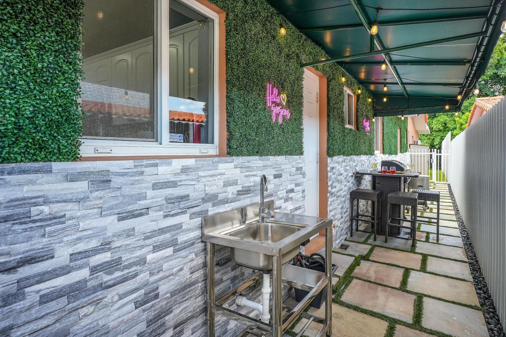 Vacay Spot: Beachside Retreat With Urban Perks *