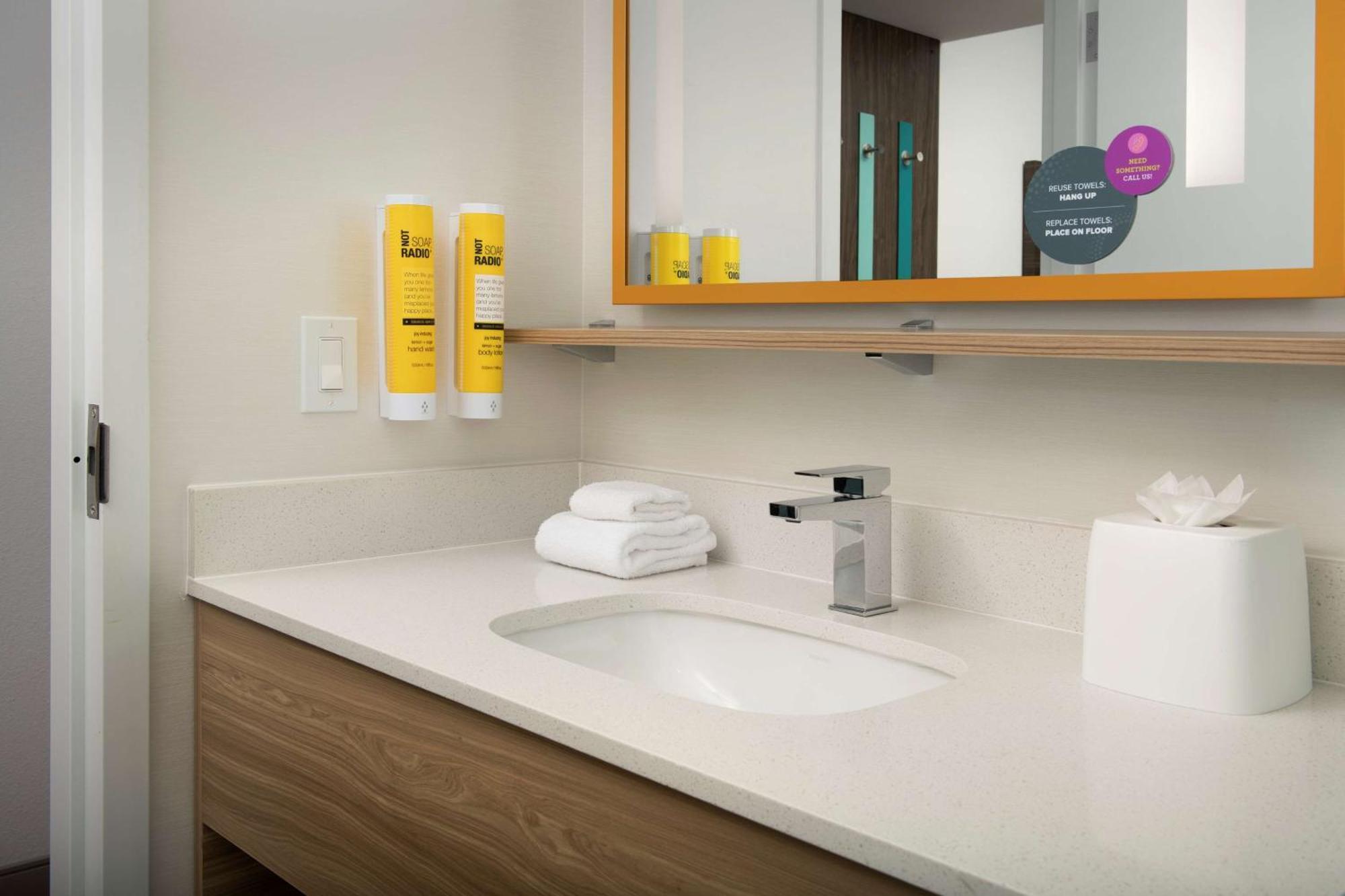 Tru By Hilton West Brickell Hotel Miami