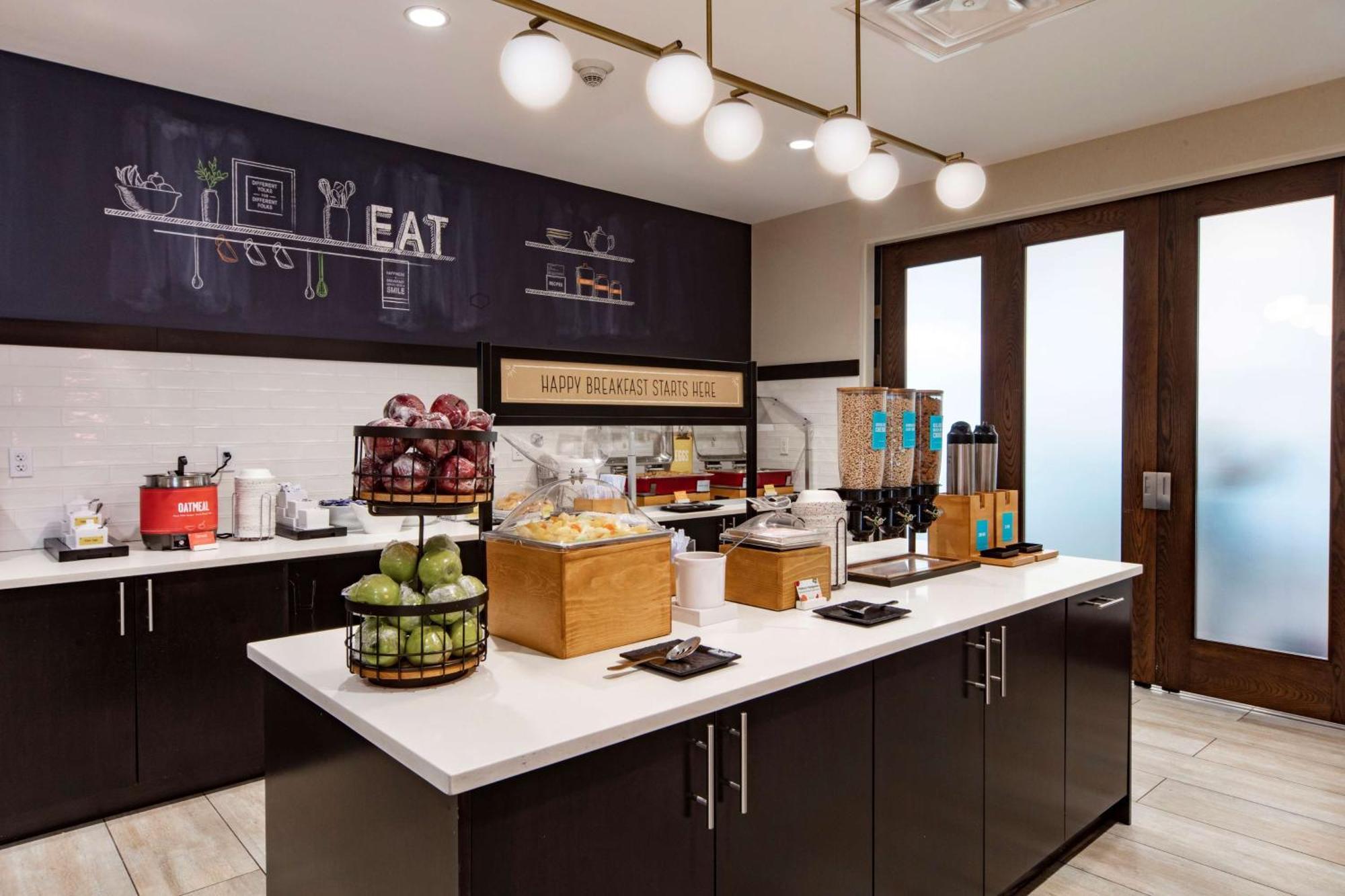 Hampton & Airport South/blue Lagoon Hotel 3*