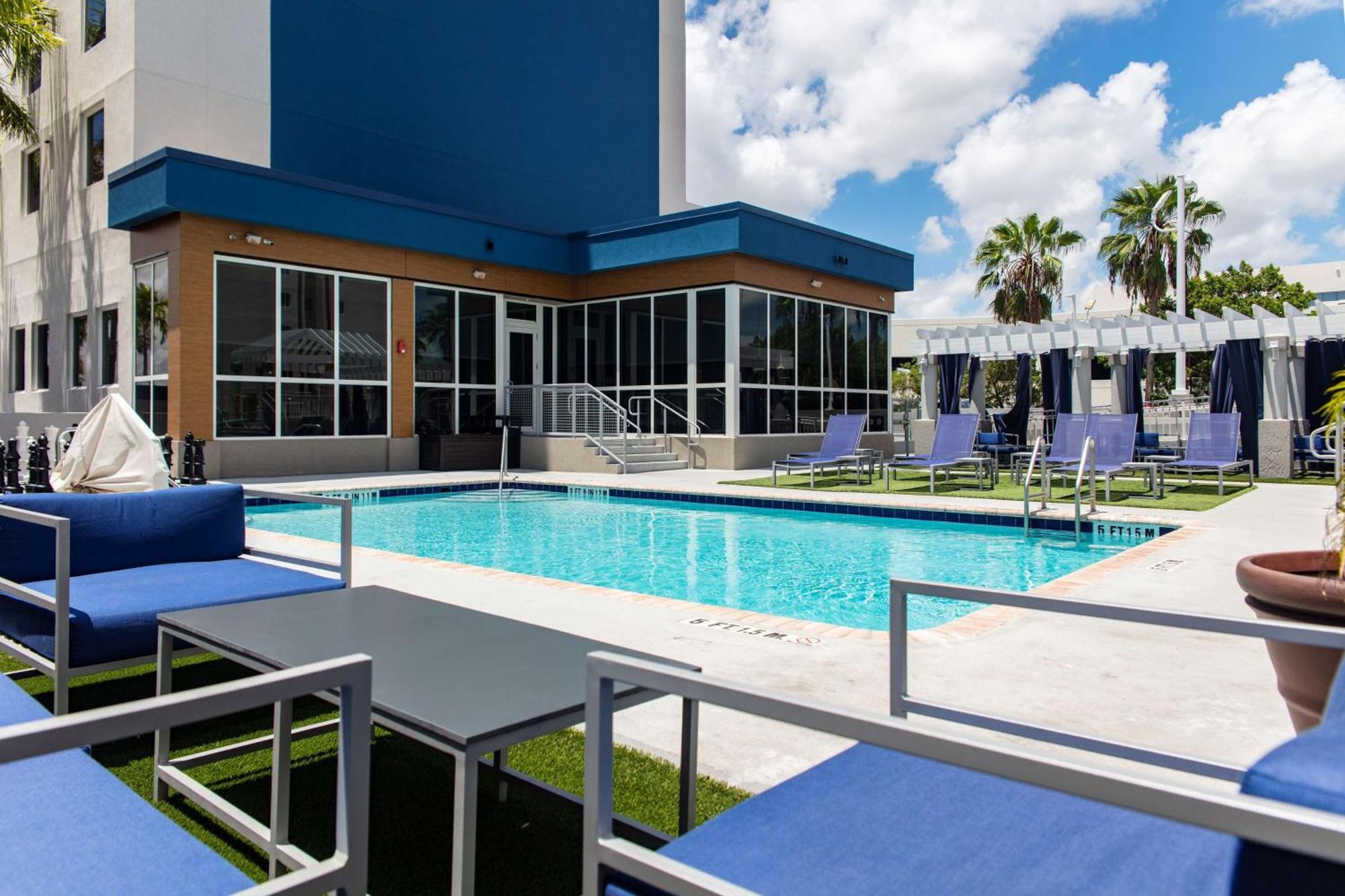 Hampton & Airport South/blue Lagoon Hotel 3*