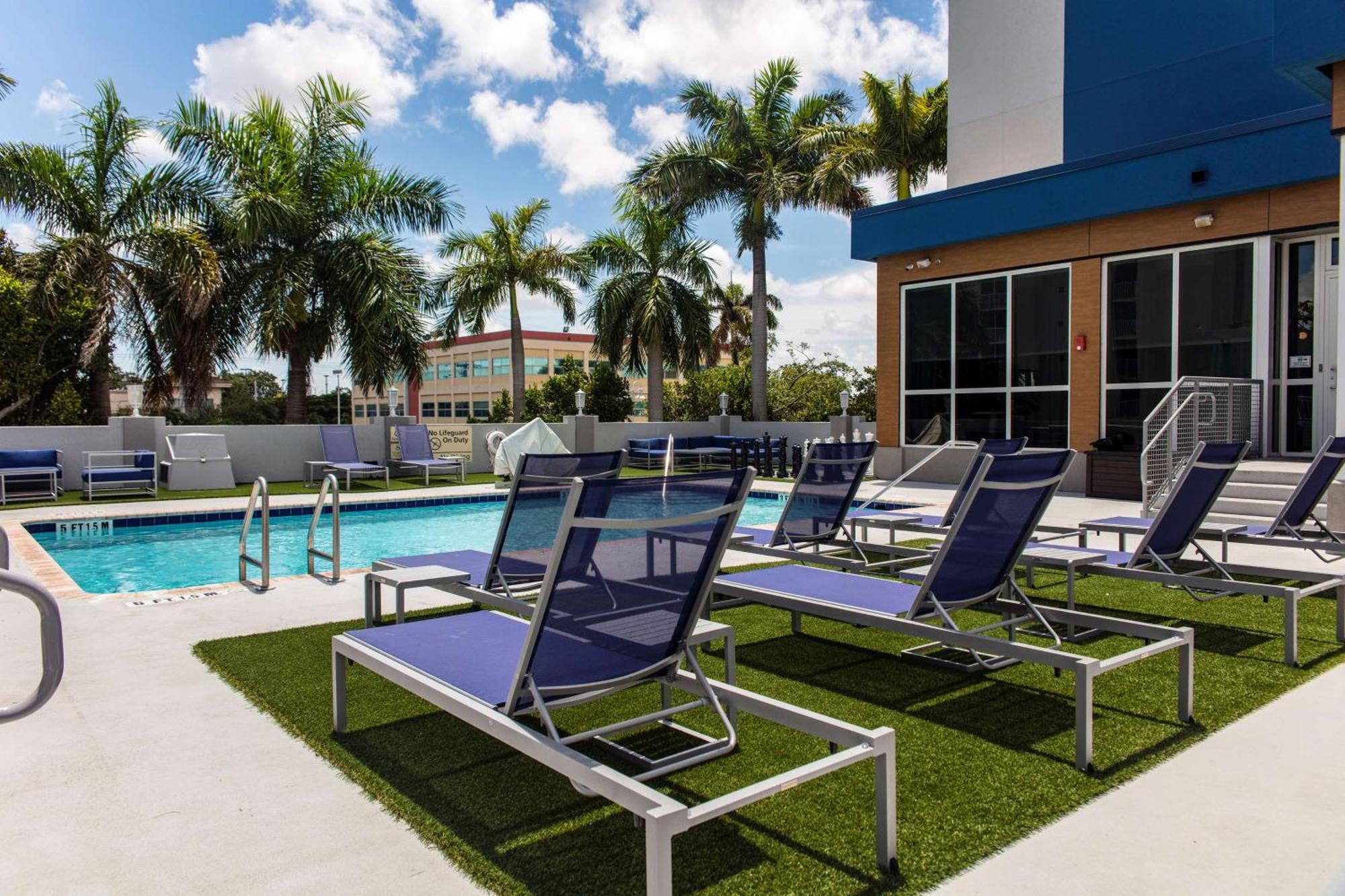 Hampton & Airport South/blue Lagoon