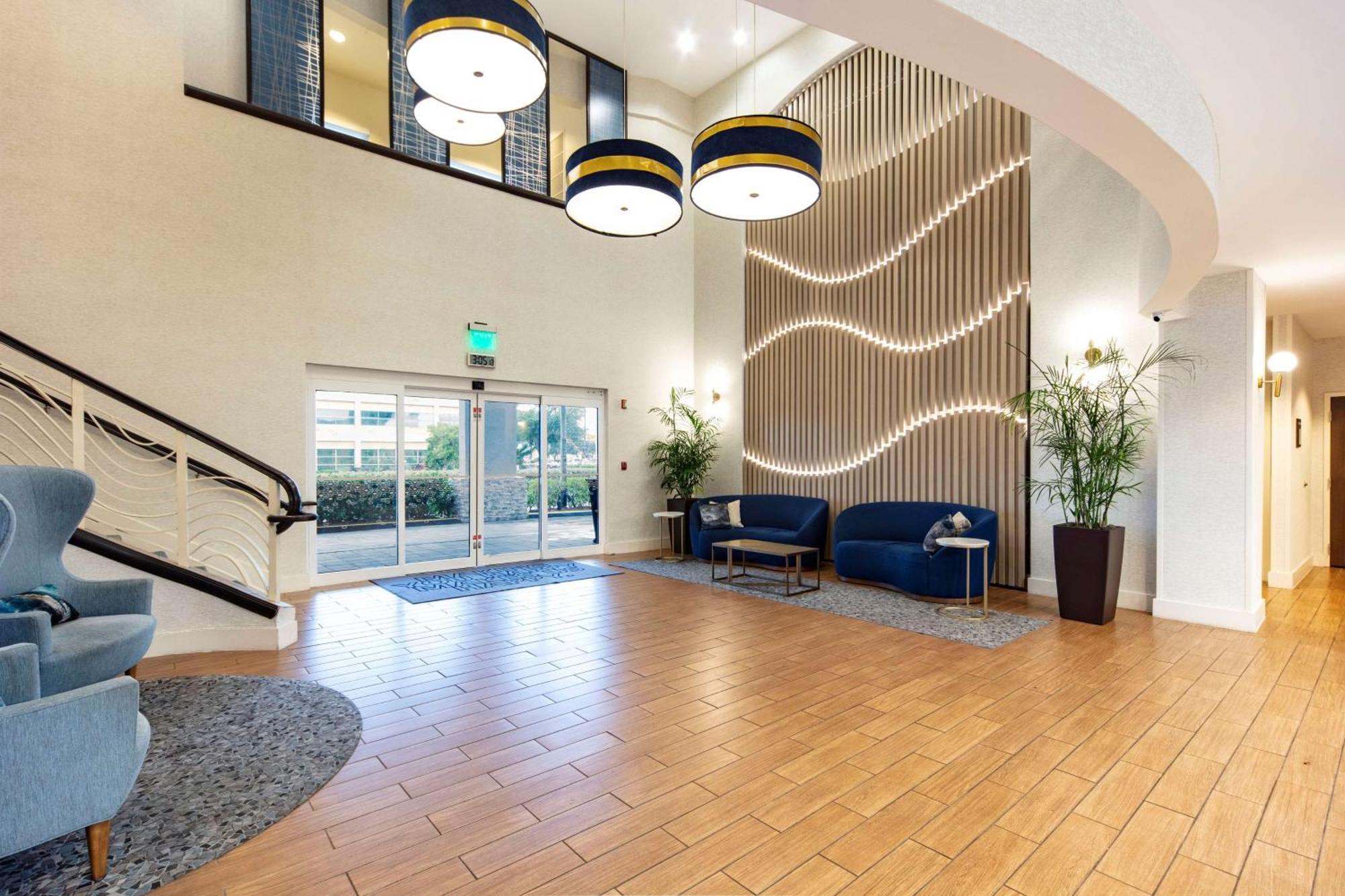 Hampton & Airport South/blue Lagoon Hotel 3*