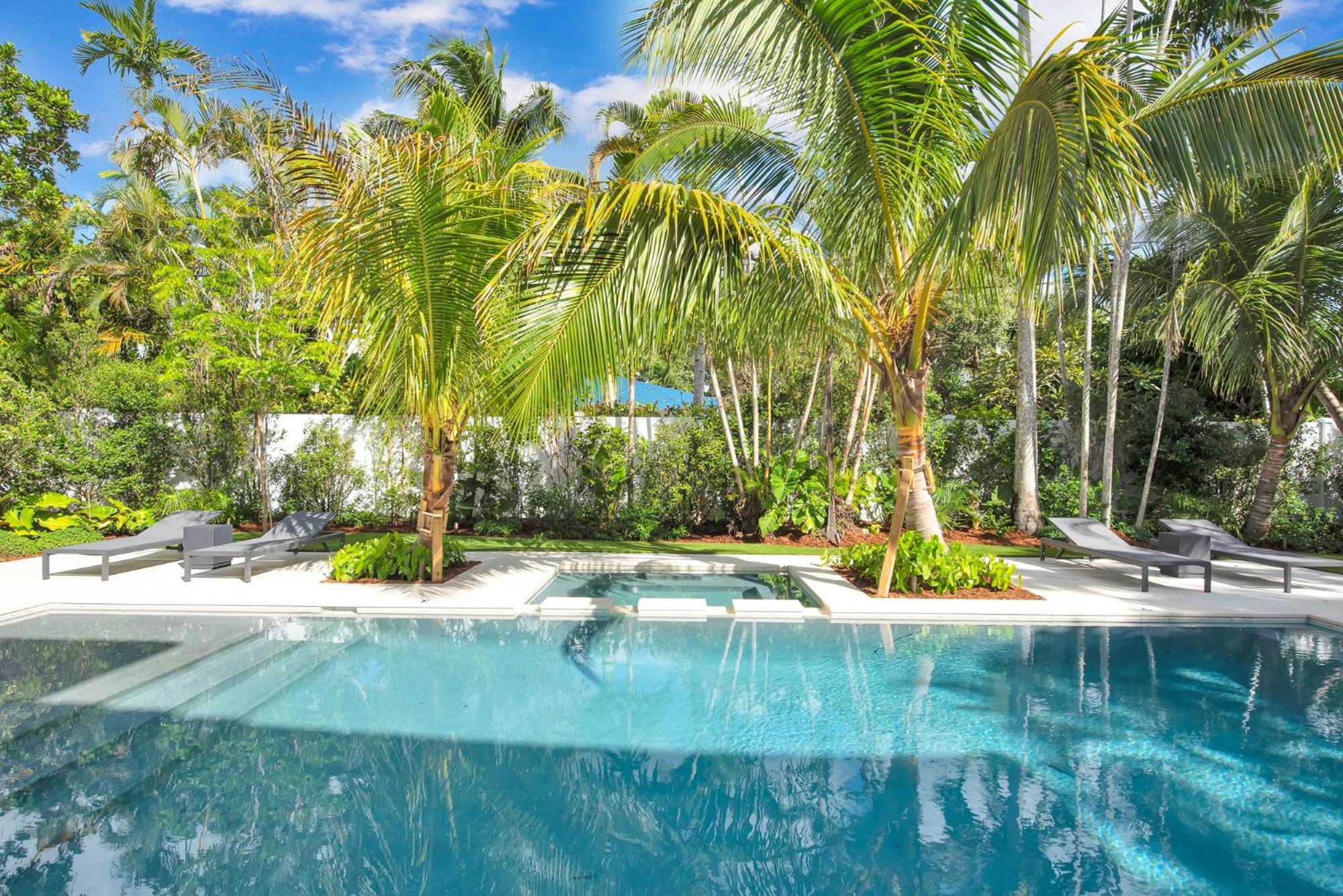 In Coral Gables With Pool Jacuzzi Game *