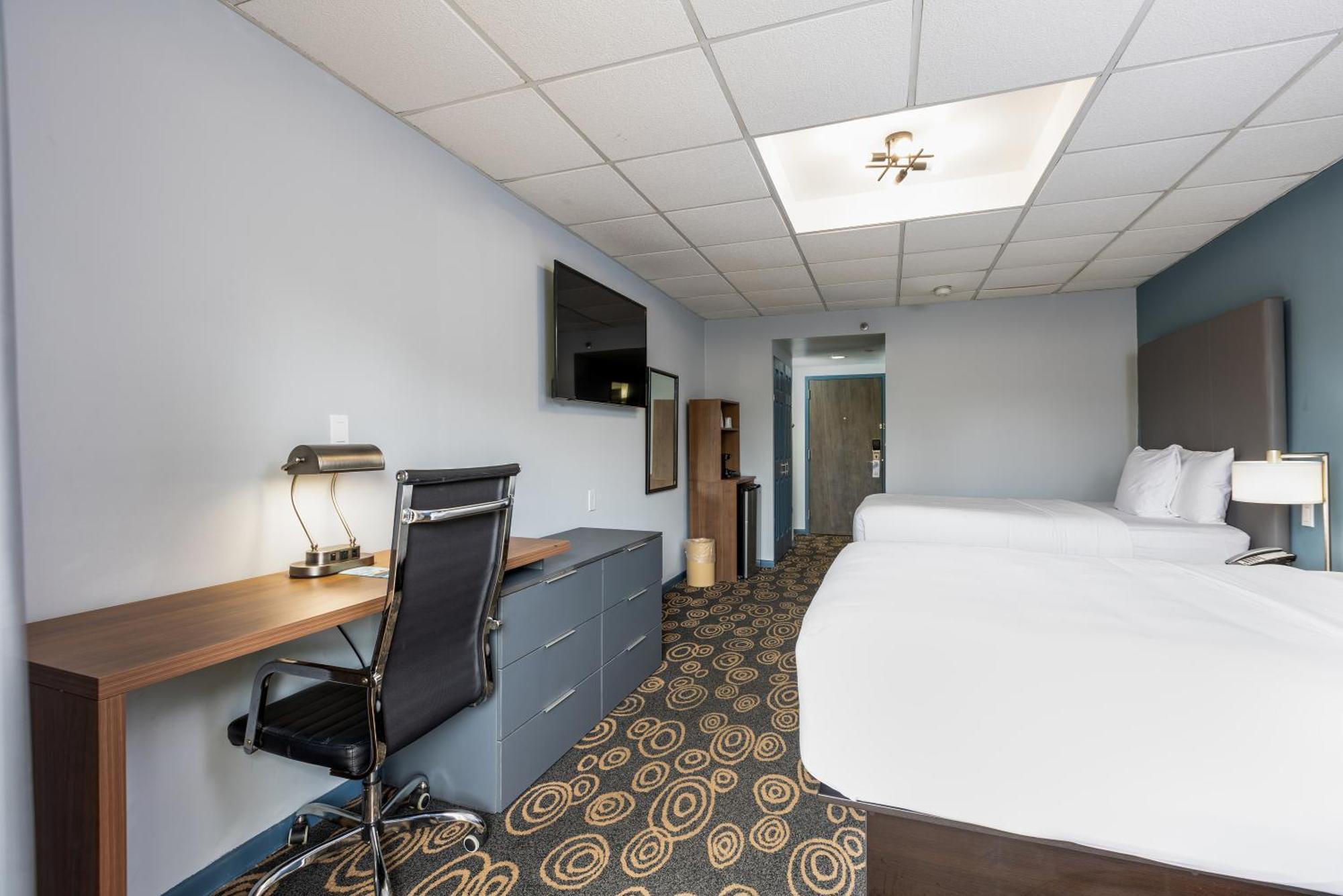 Hotel Regency Airport By Sonesta 3*