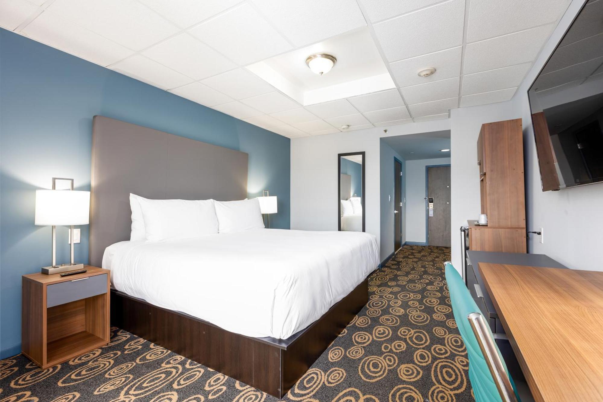 Regency Airport By Sonesta Hotel