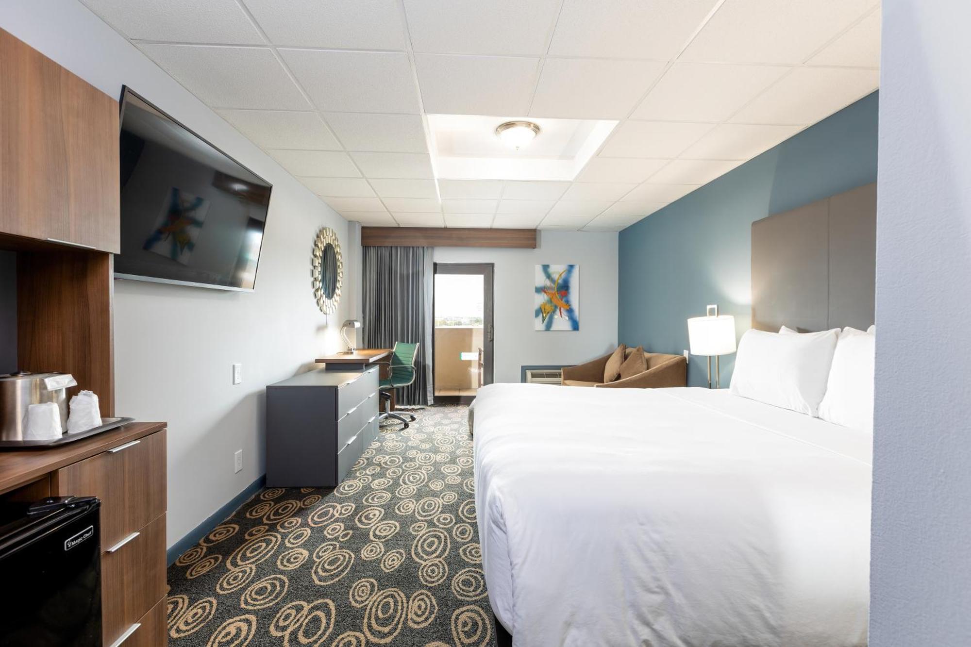 Hotel Regency Airport By Sonesta 3*