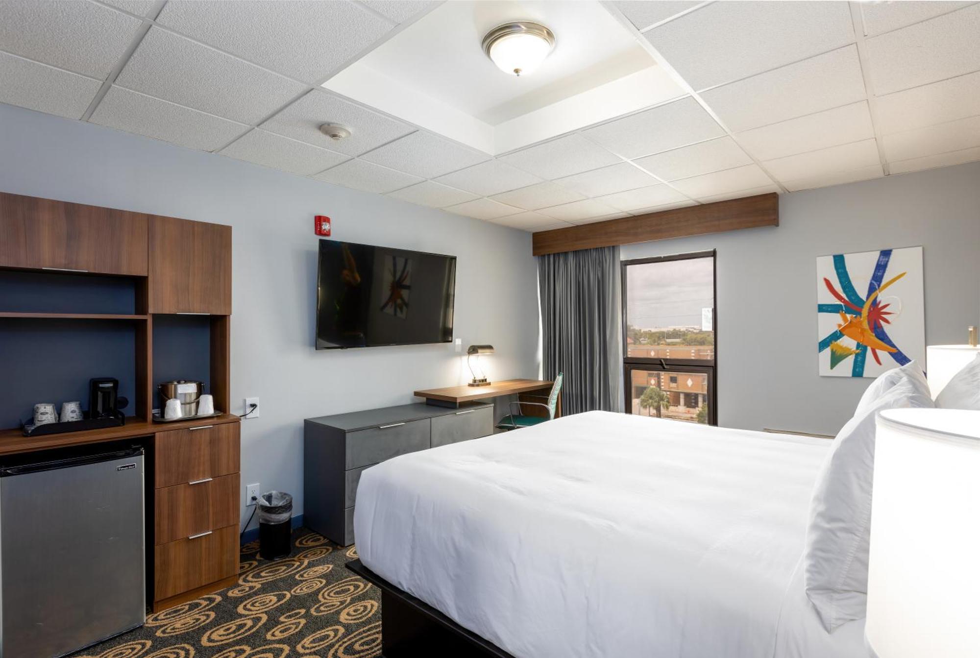 Regency Airport By Sonesta