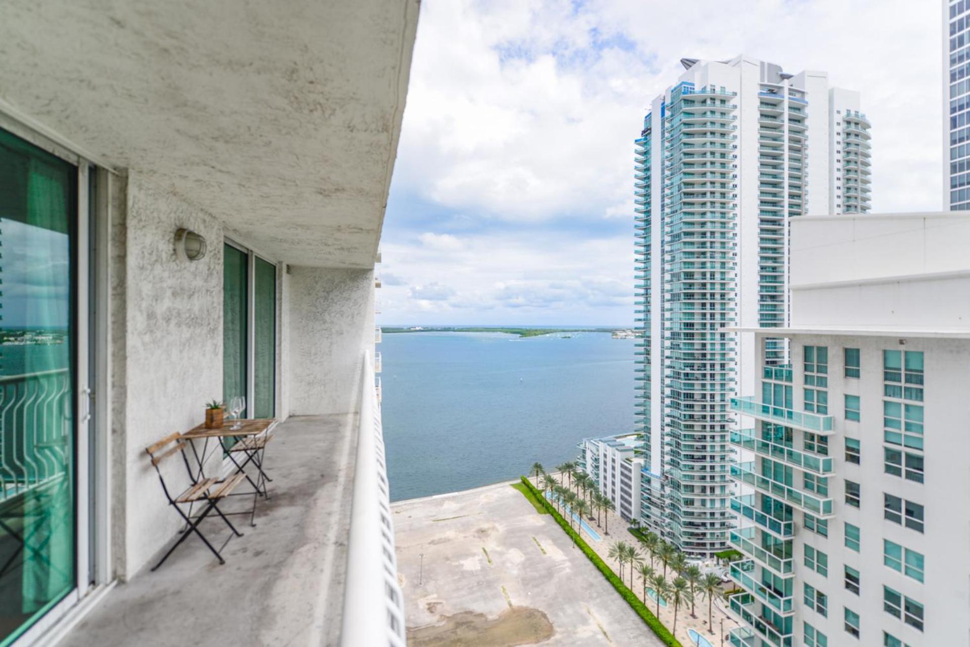 Apartment Style, Comfort, And Perfect Location In Brickell Miami