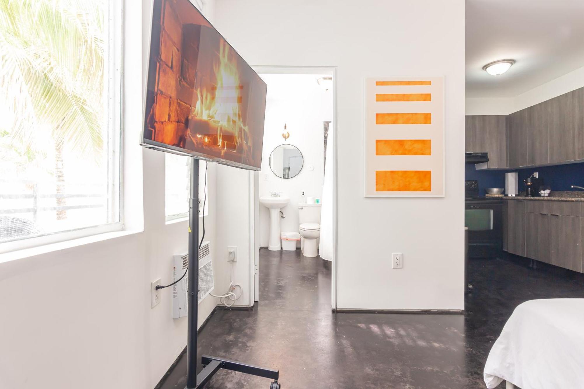 Midtown - Wynwood Area With Balcony - Art District Near Apartment *