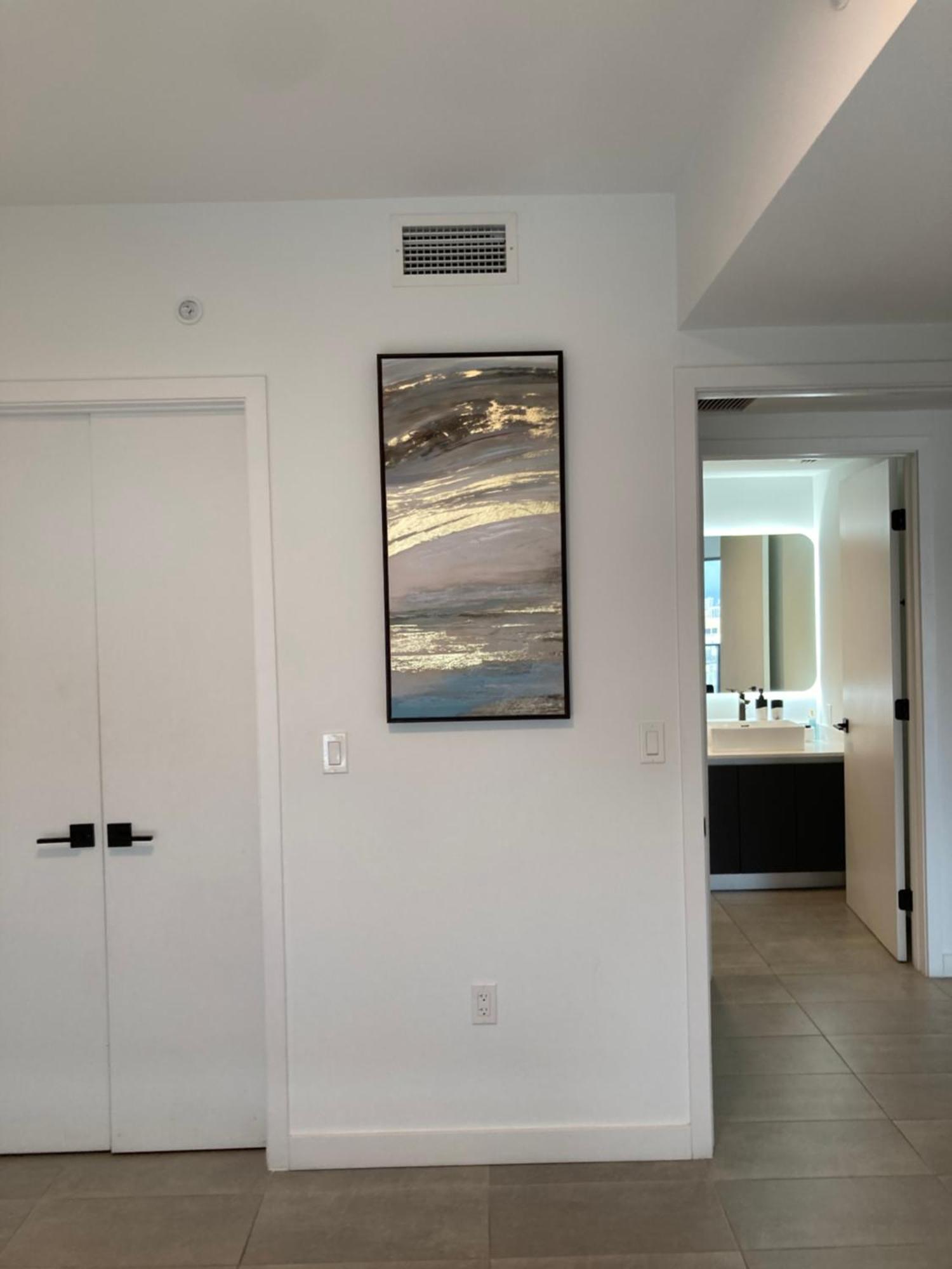 Apartment Brand New Modern 1 Bedroom Unit Downtown *