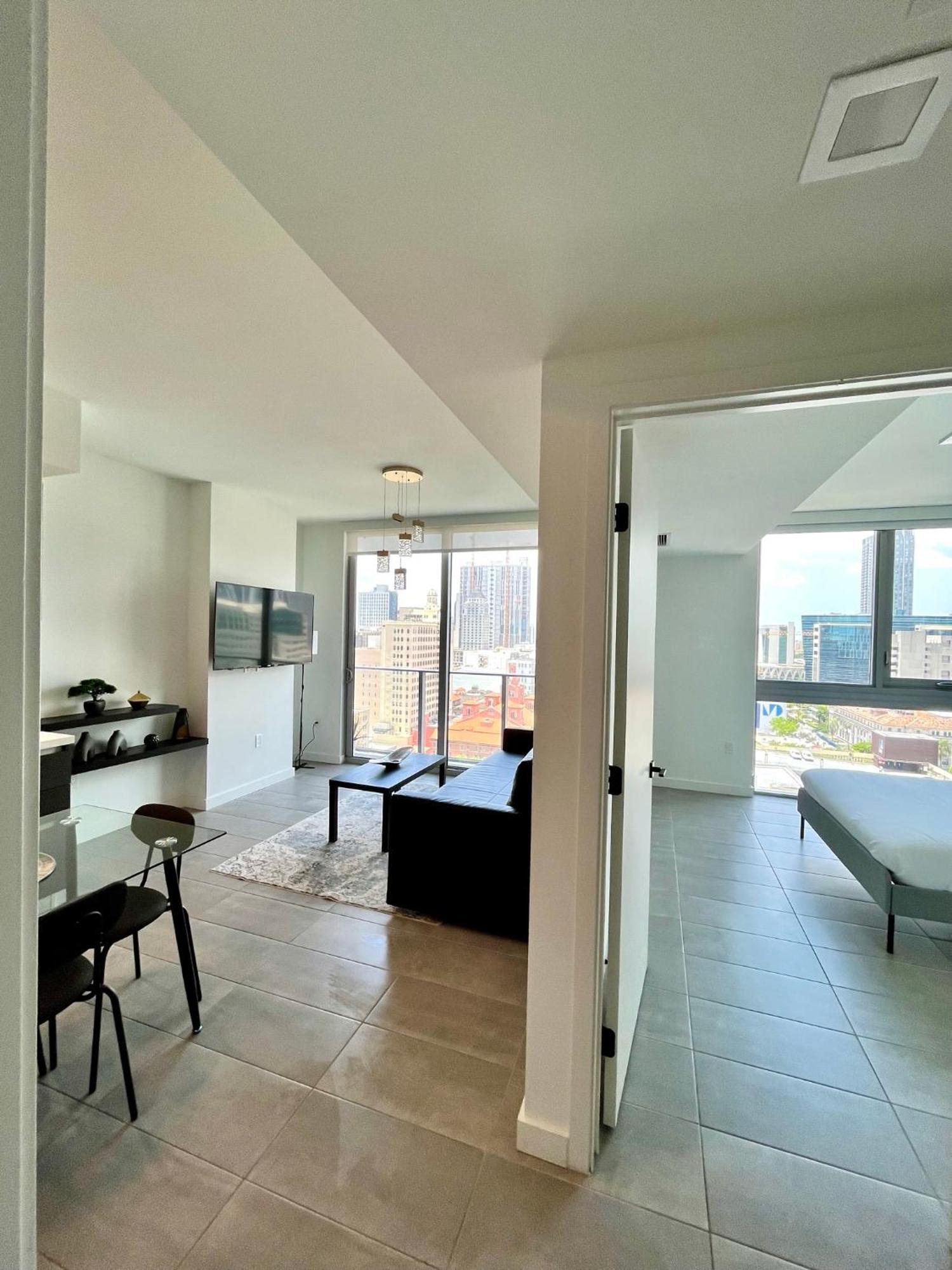 Apartment Brand New Modern 1 Bedroom Unit Downtown
