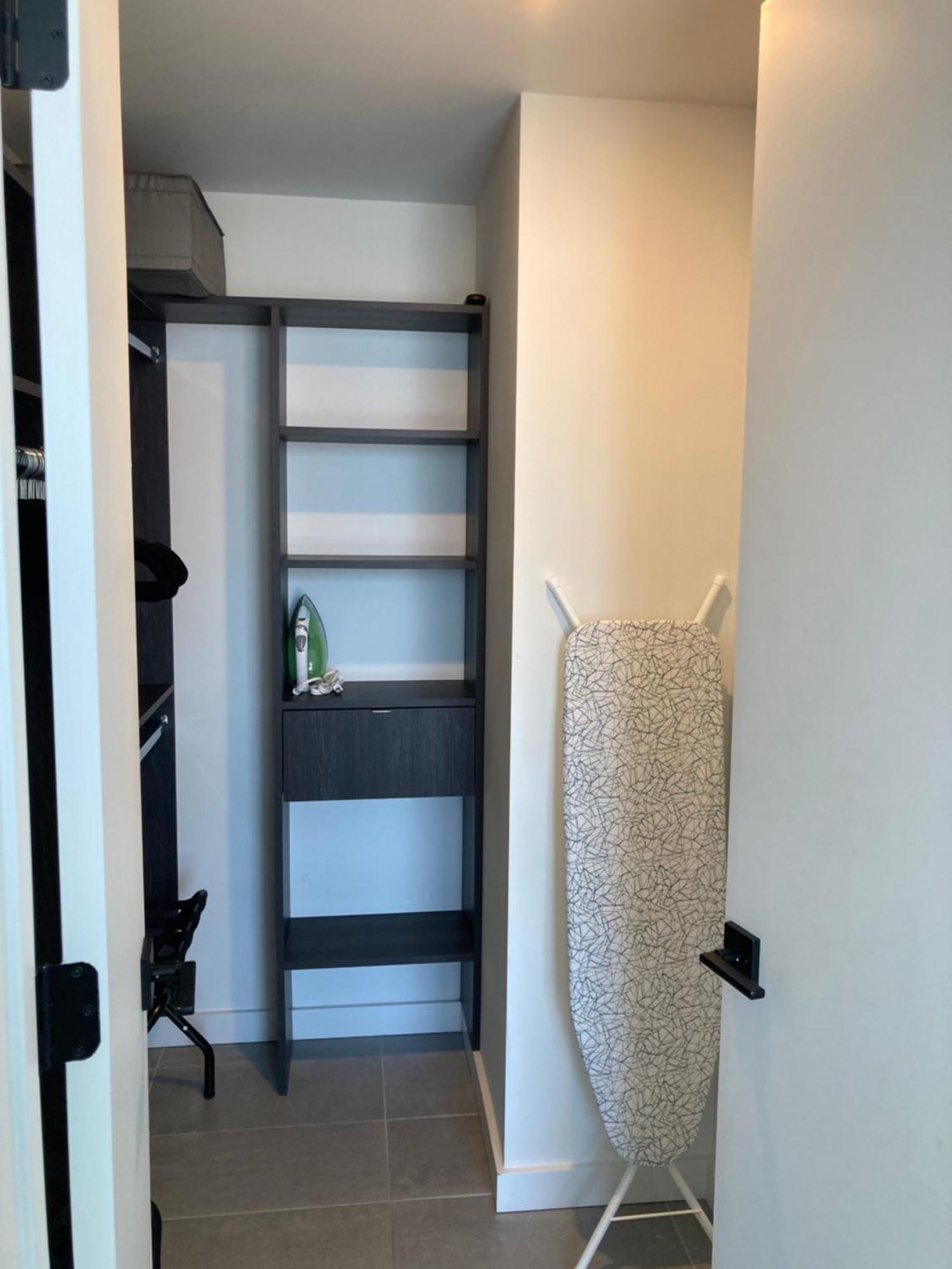 Apartment Brand New Modern 1 Bedroom Unit Downtown *