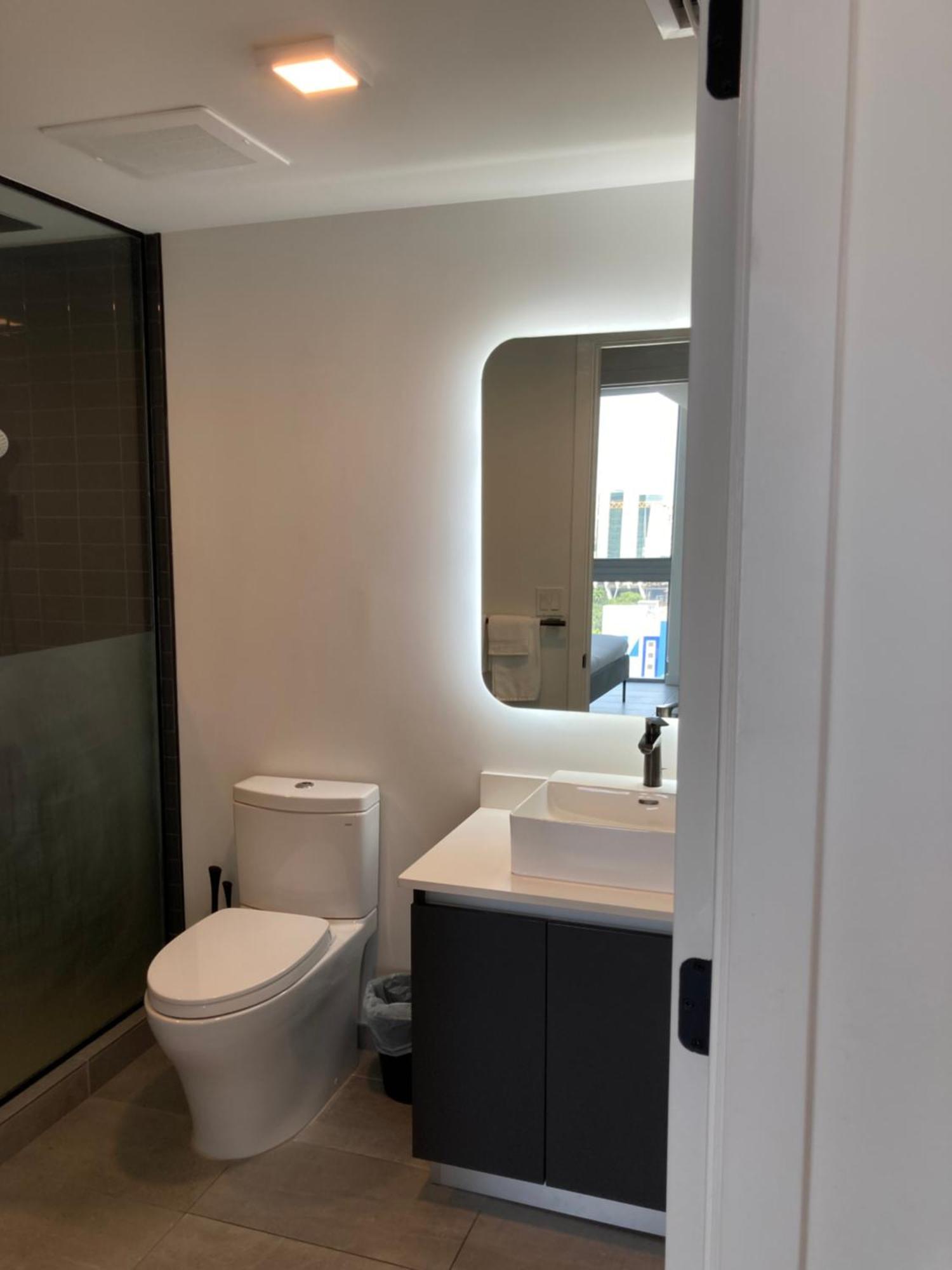 Apartment Brand New Modern 1 Bedroom Unit Downtown