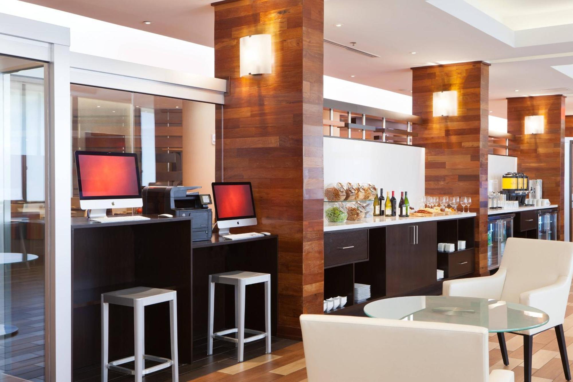 Hotel Airport Marriott 4*