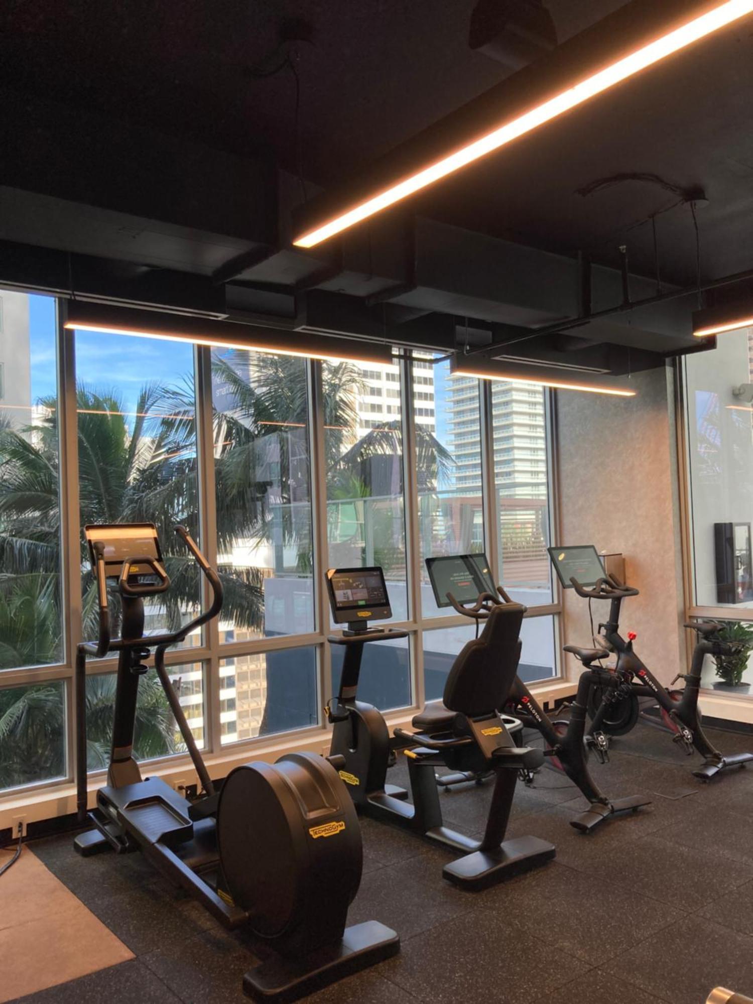 Brand New Modern 1 Bedroom Unit Downtown *