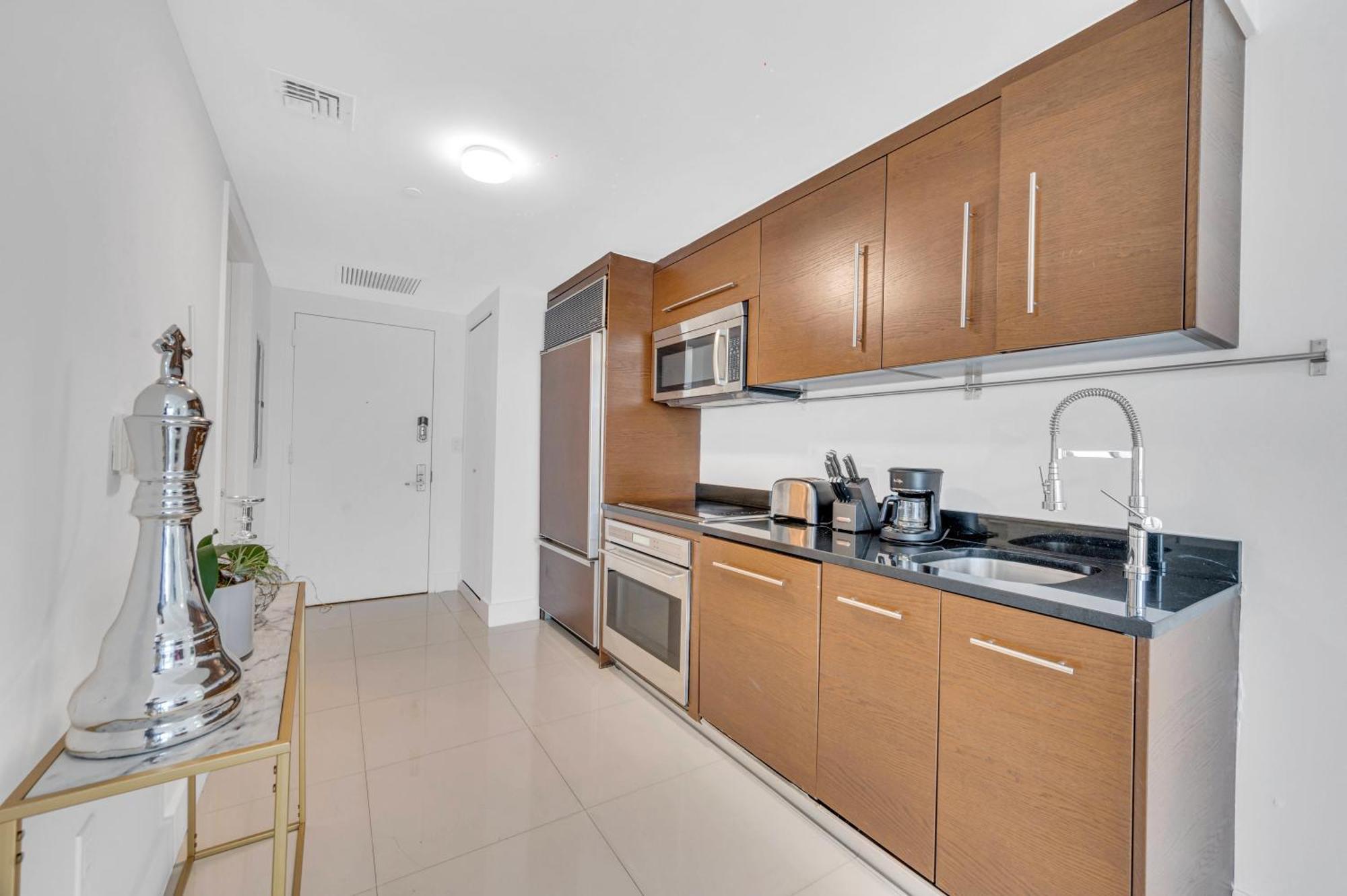 Apartment Highest Floor Icon W Brickell Location *