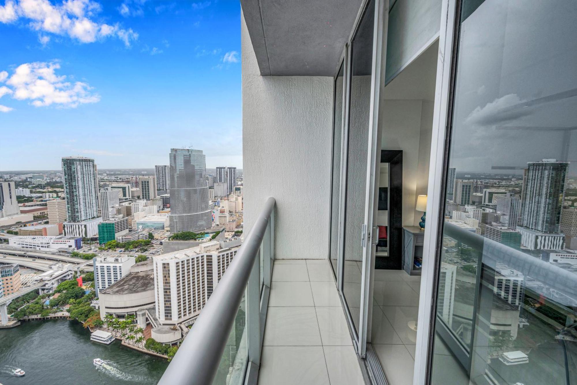Highest Floor Icon W Brickell Location Apartment
