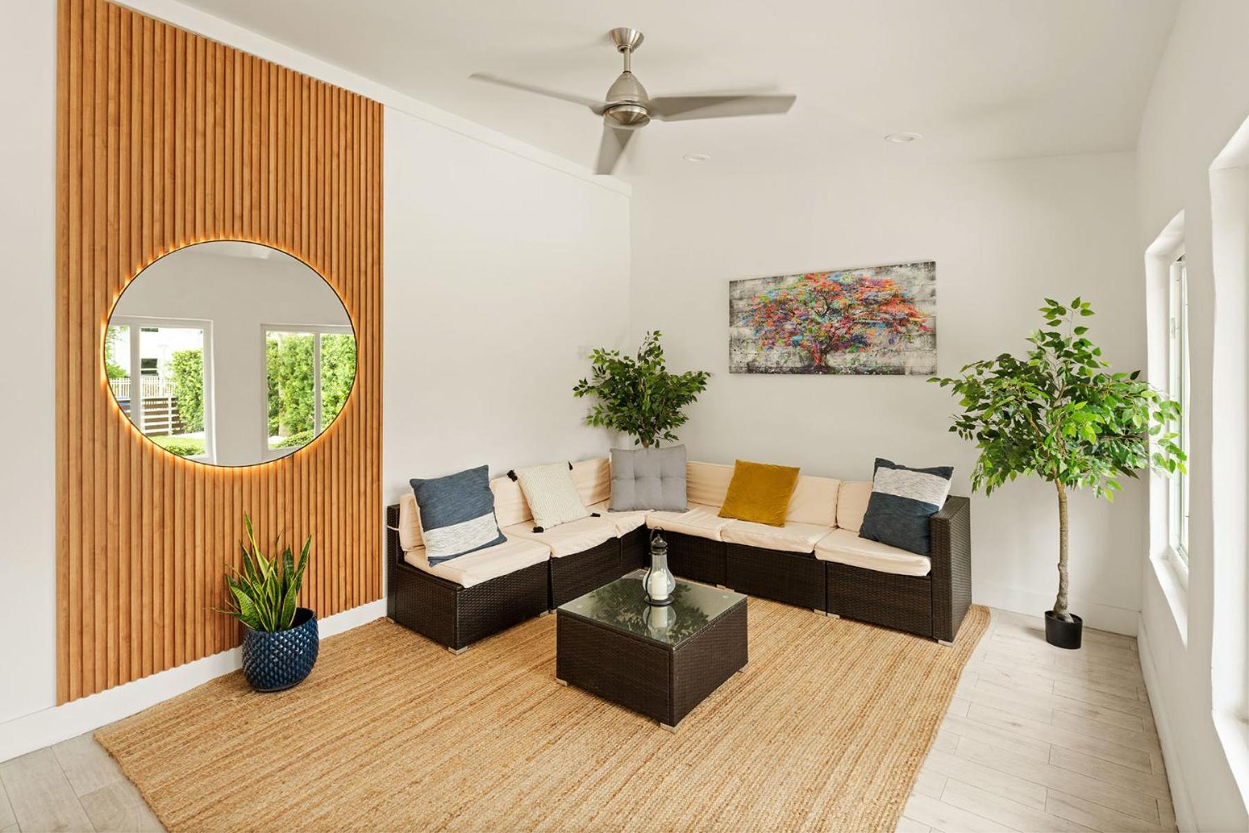 Oasis Vista Luxury Villa! 10 Min From Beach, Private Gym, Location!