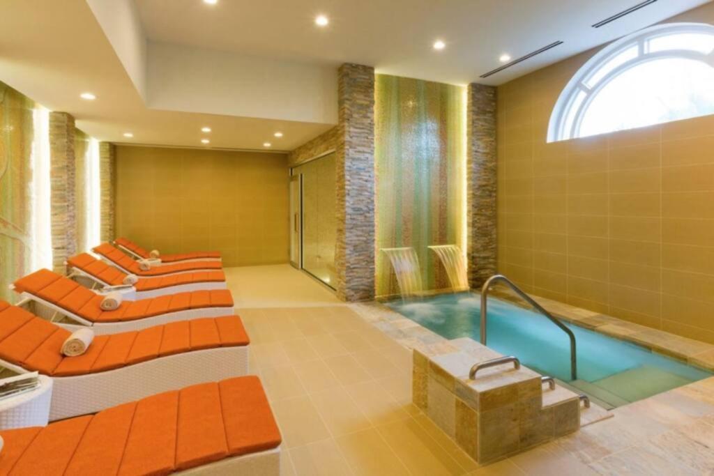 Stunning Located At The Ritz Carlton-key Biscayne *