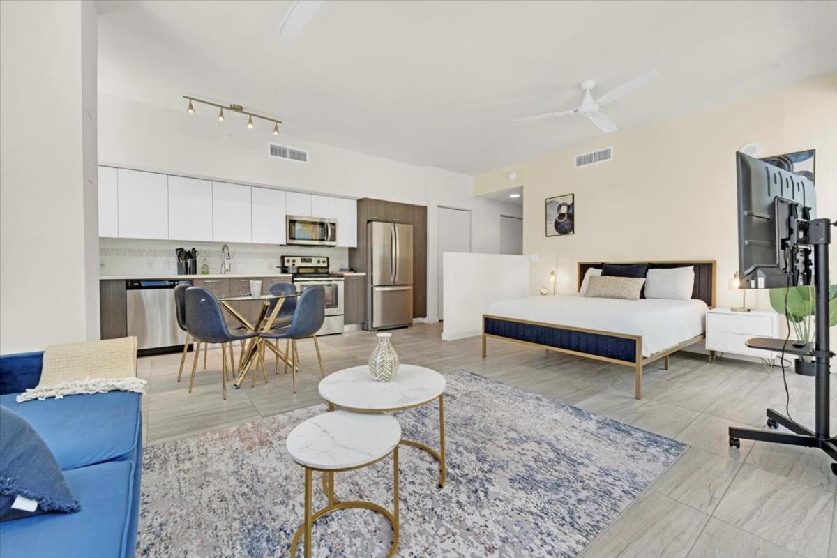 Devereaux Luxury One-bedroom And *