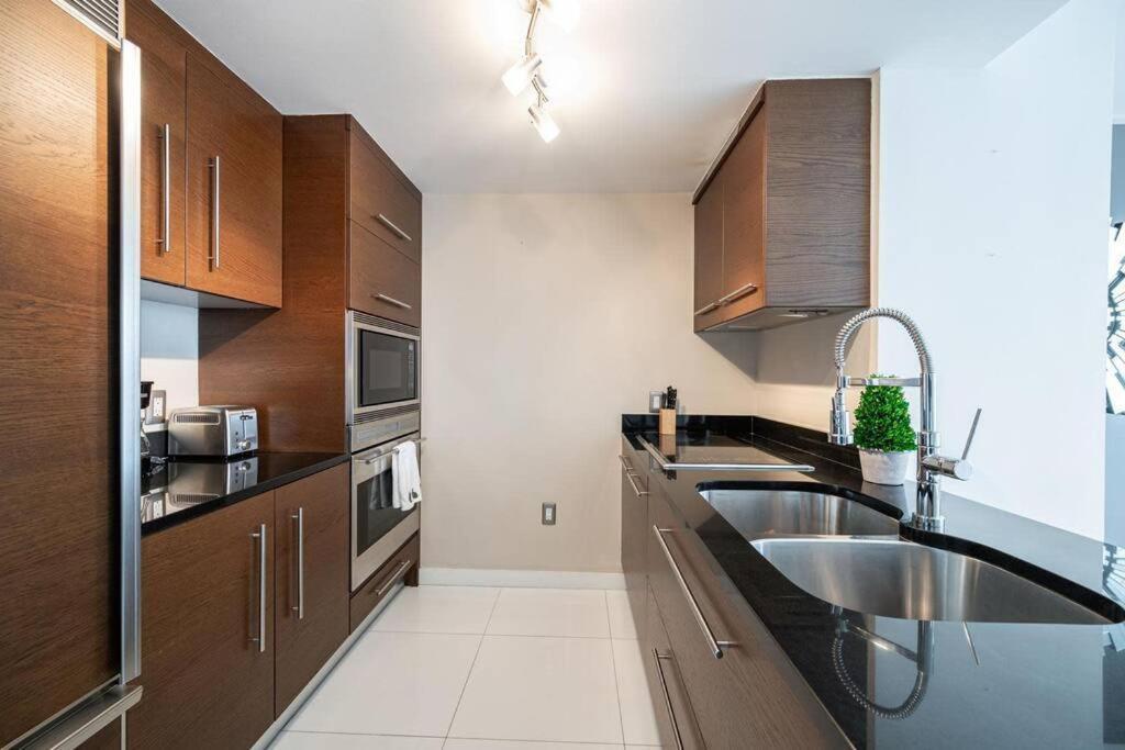 Icon Brickell, W - 2br, Prime Location, Pool - Apartment *