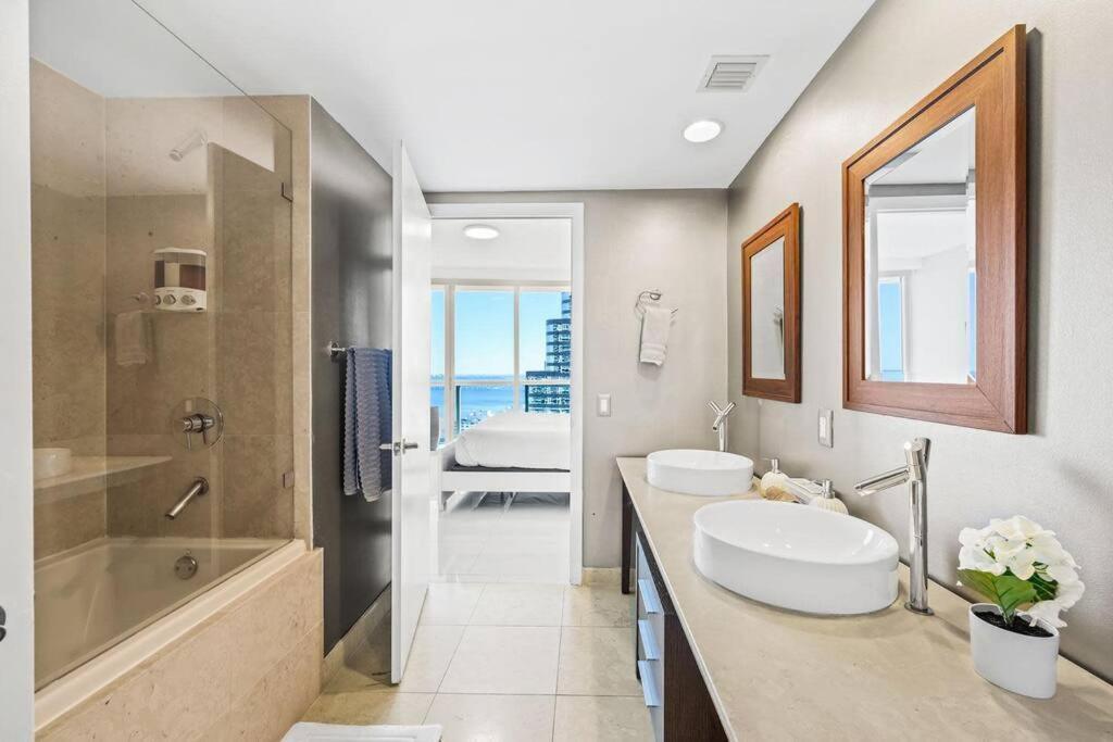 Icon Brickell, W - 2br, Prime Location, Pool -