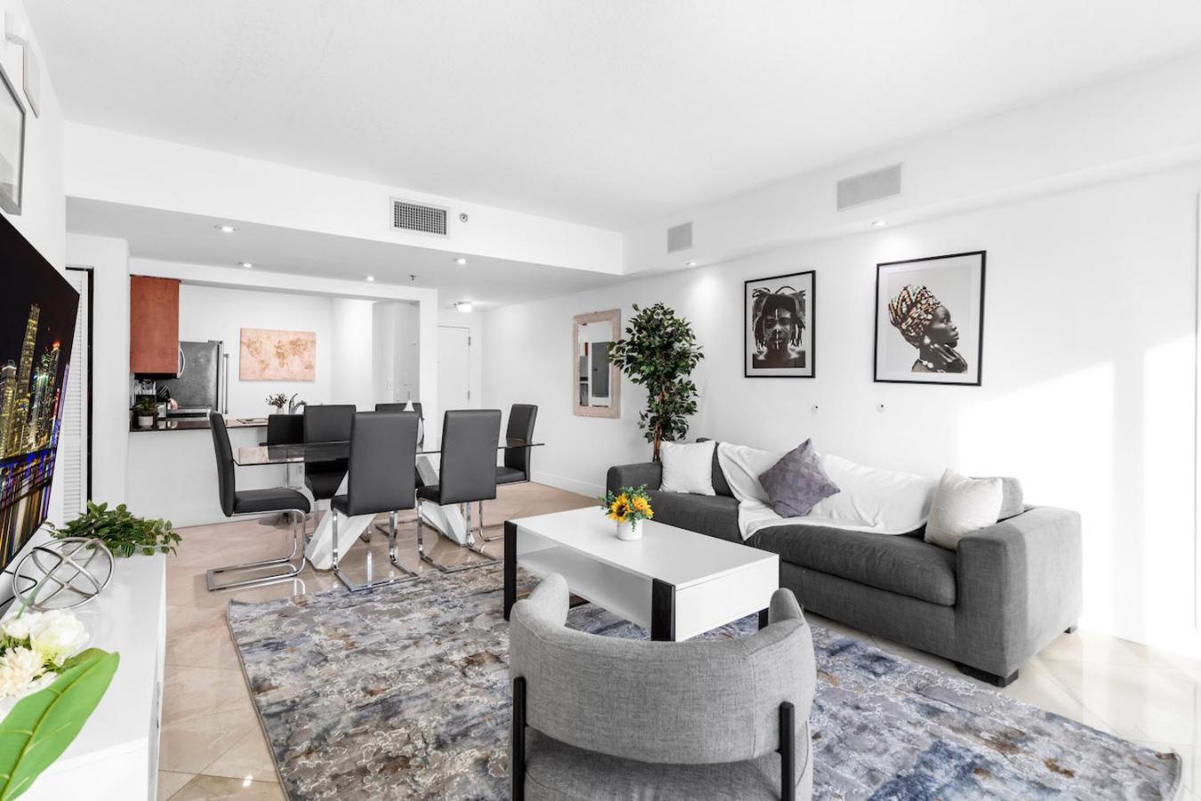 Spacious 2 Bed Unit In Brickell With Free Parking * Miami