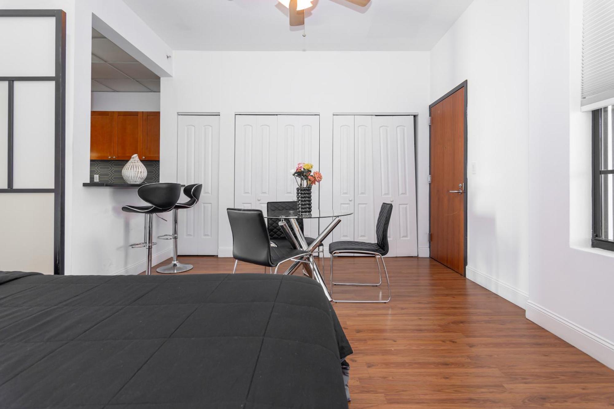 1-bdrm With Balcony - Heart Of Downtown And Wynwood Apartment