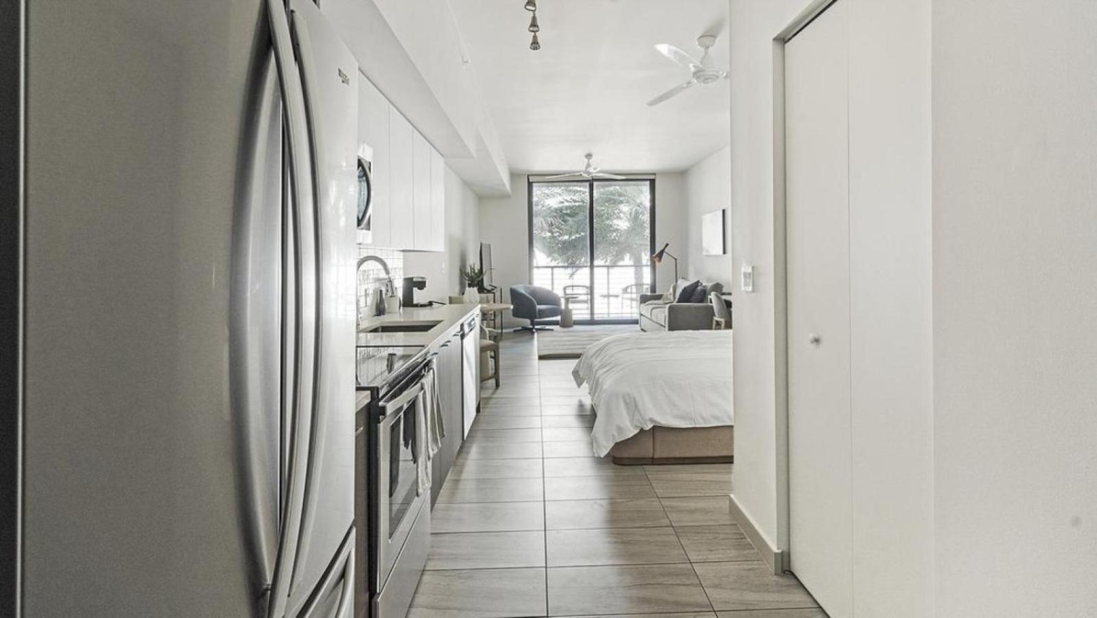 Apartment Landing Modern With Amazing Amenities