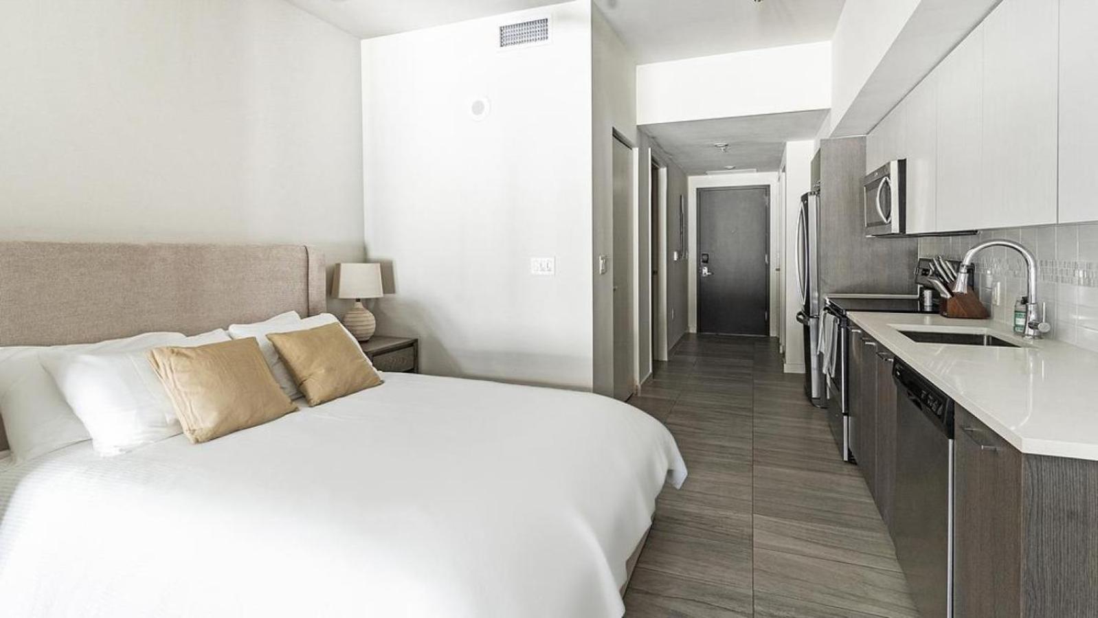 Landing Modern With Amazing Amenities Apartment