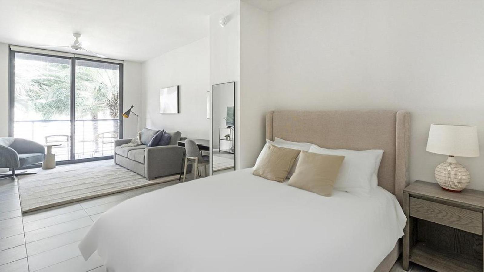 Landing Modern With Amazing Amenities Apartment