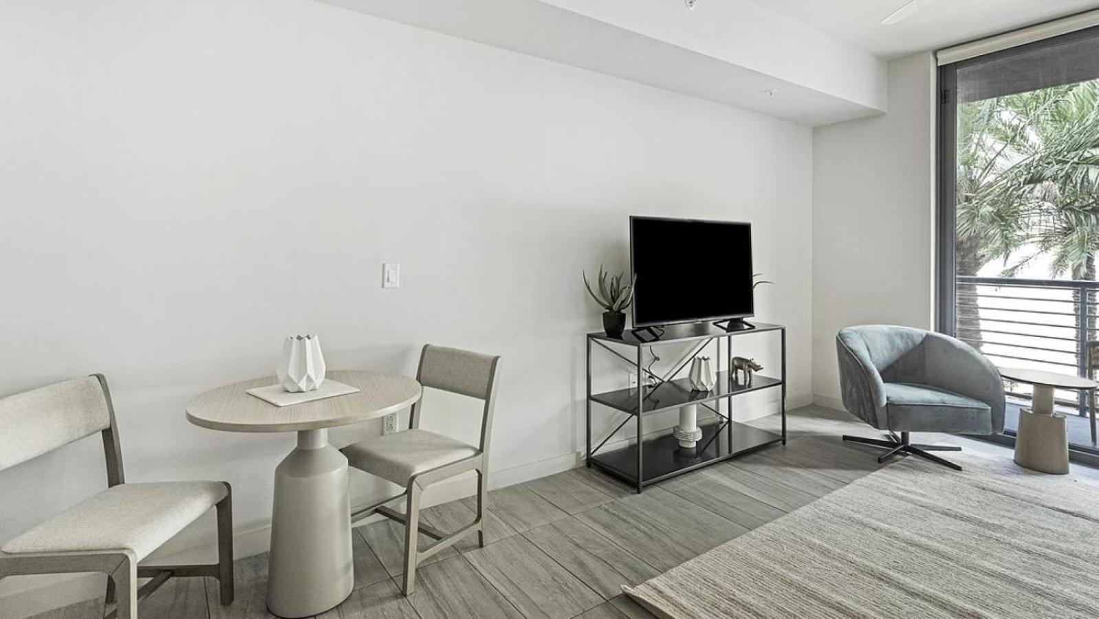 Landing Modern With Amazing Amenities Apartment *