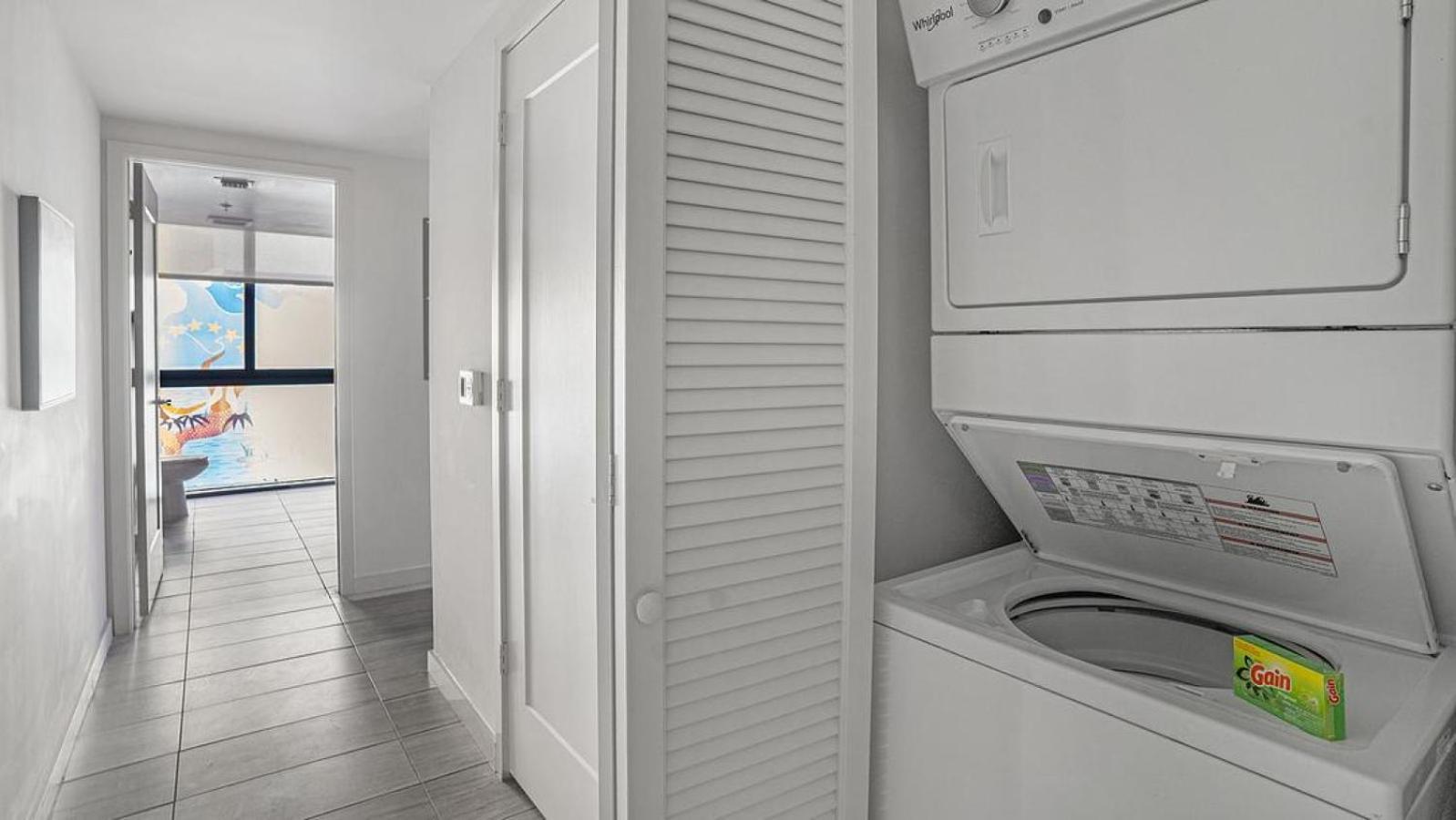 Landing Modern With Amazing Amenities Apartment