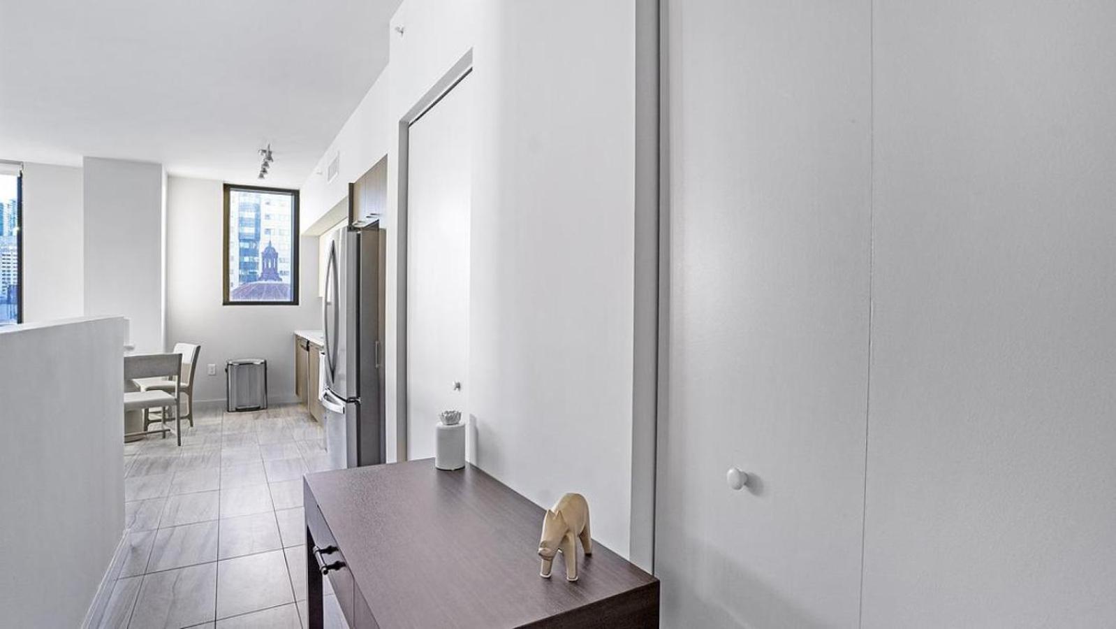 Apartment Landing Modern With Amazing Amenities