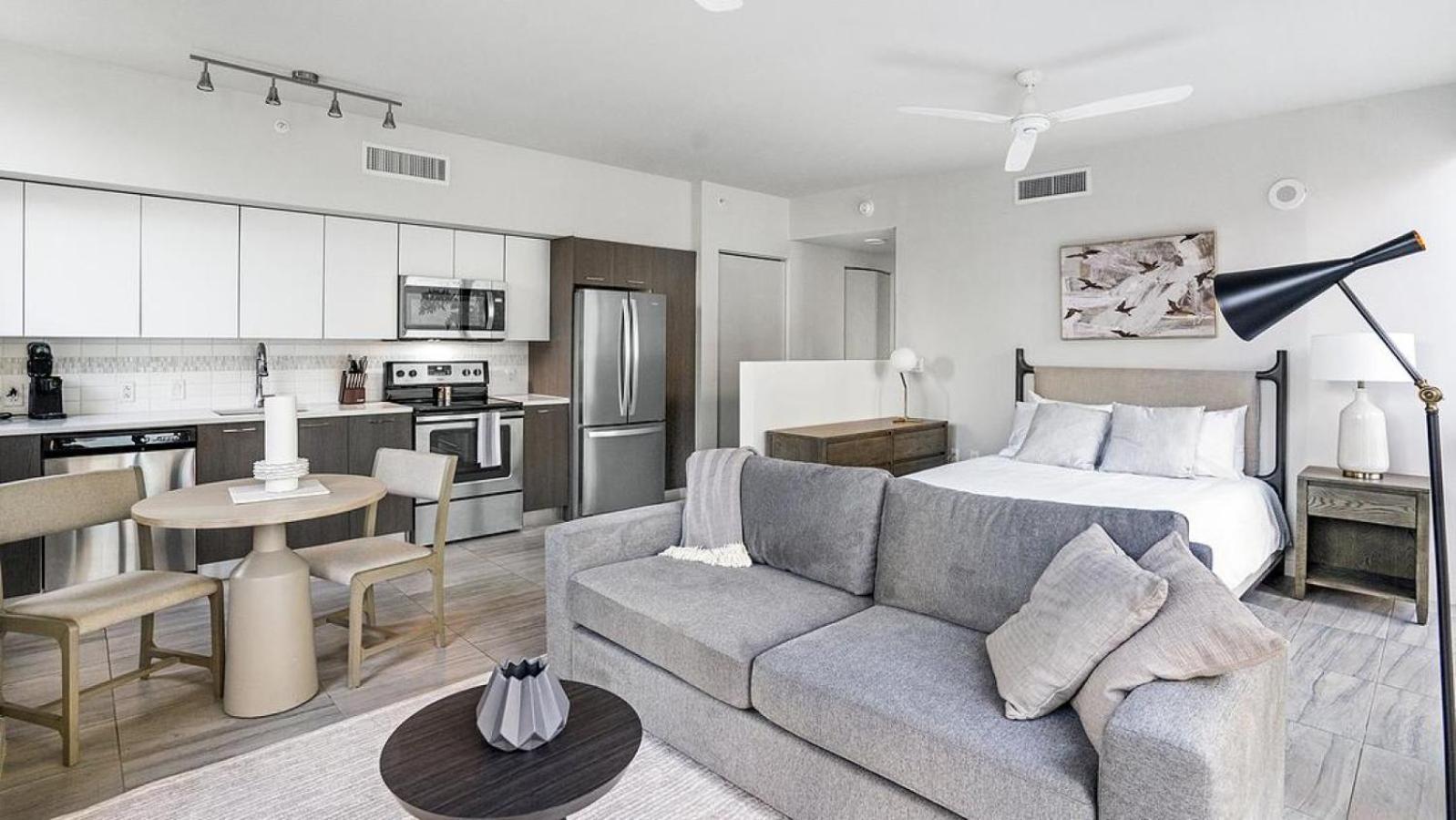 Landing Modern With Amazing Amenities Miami