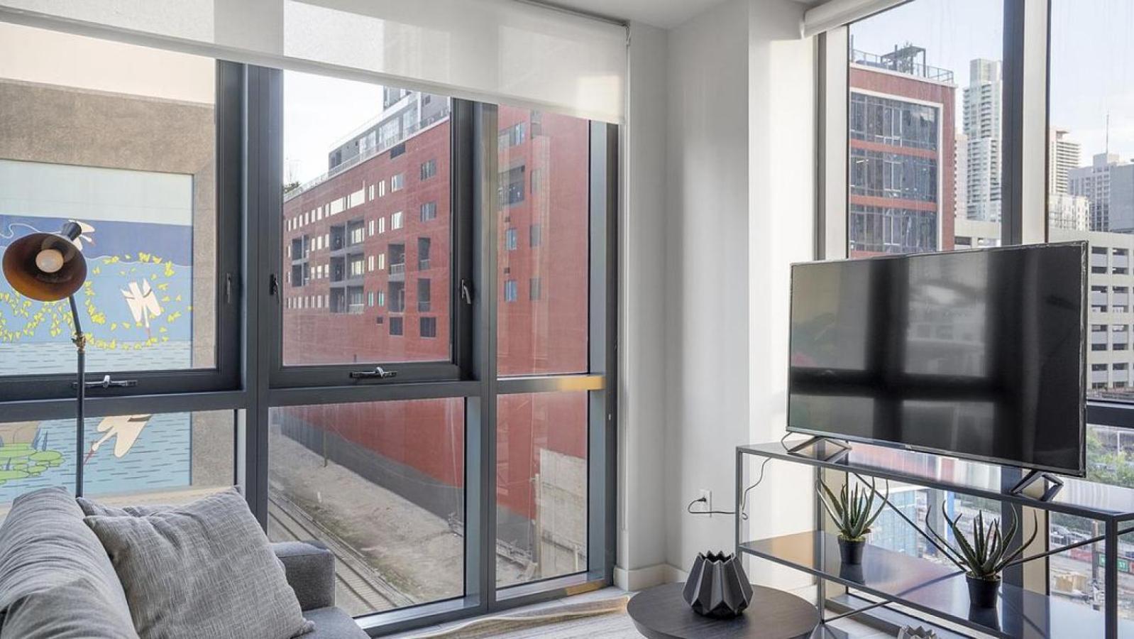 Landing Modern With Amazing Amenities *