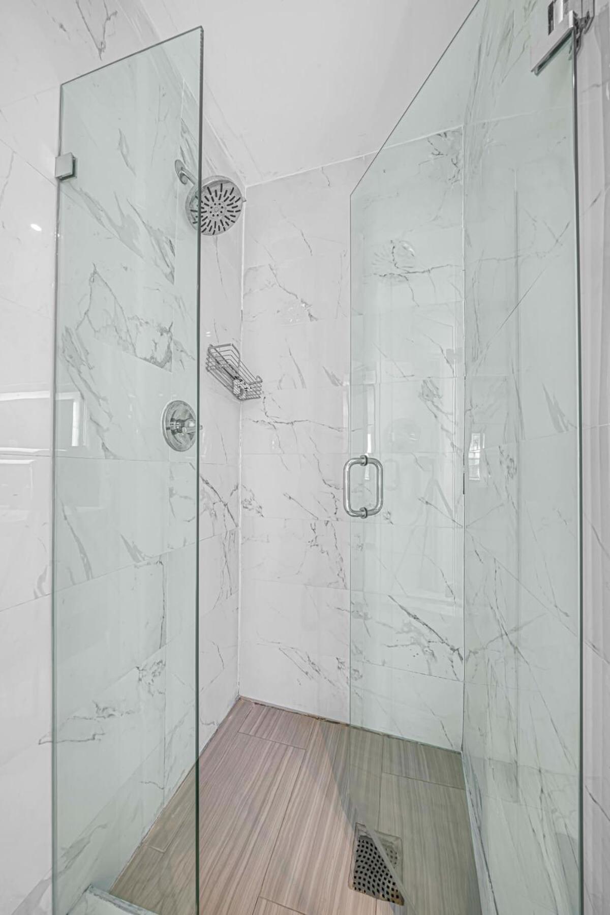 Holiday home Renovated Gem: Prime Spotless Ideal