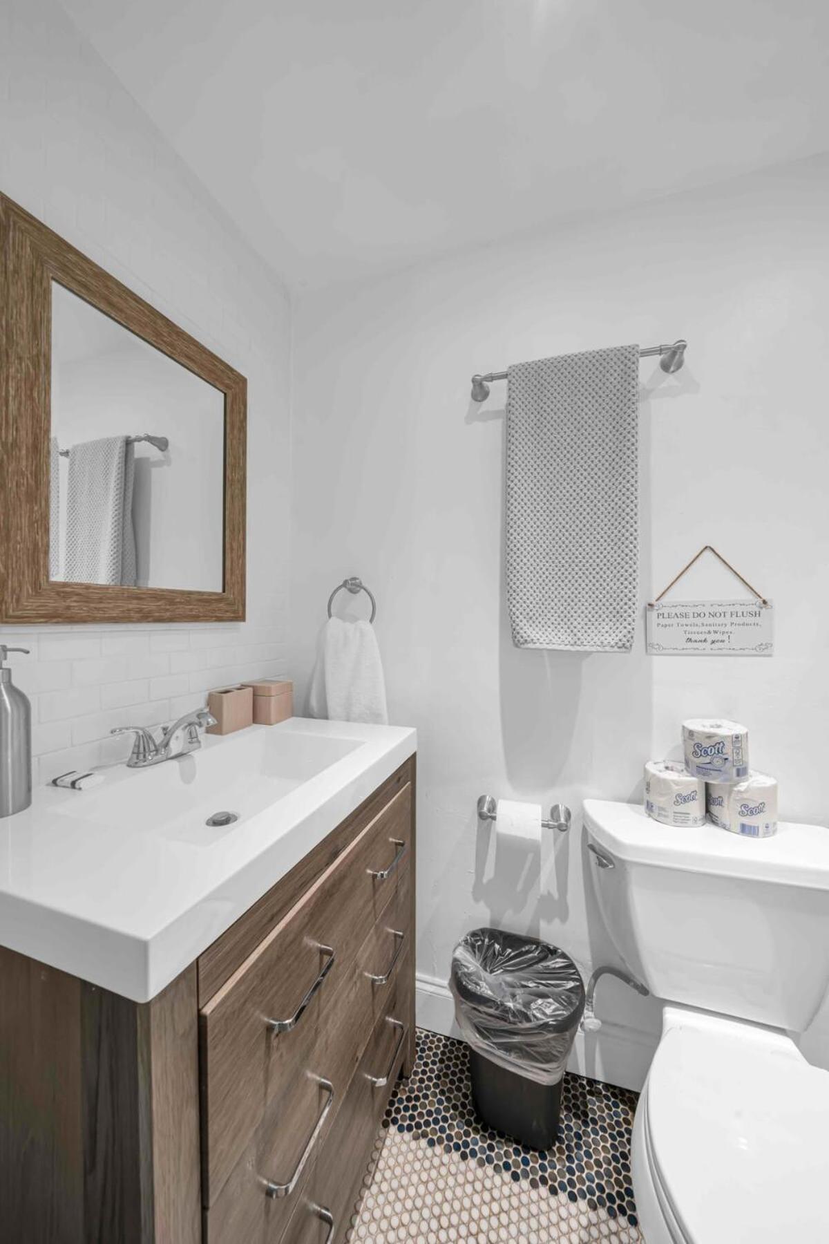 Renovated Gem: Prime Spotless Ideal Miami