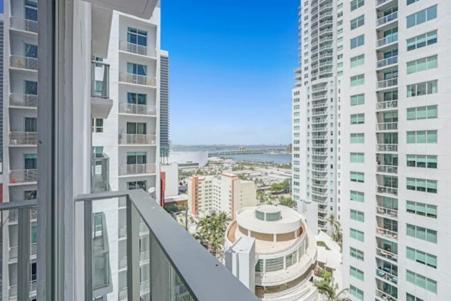 Apartment Aurora - Rooftop Pool, Gym, Walk To Downtown & Brickell *
