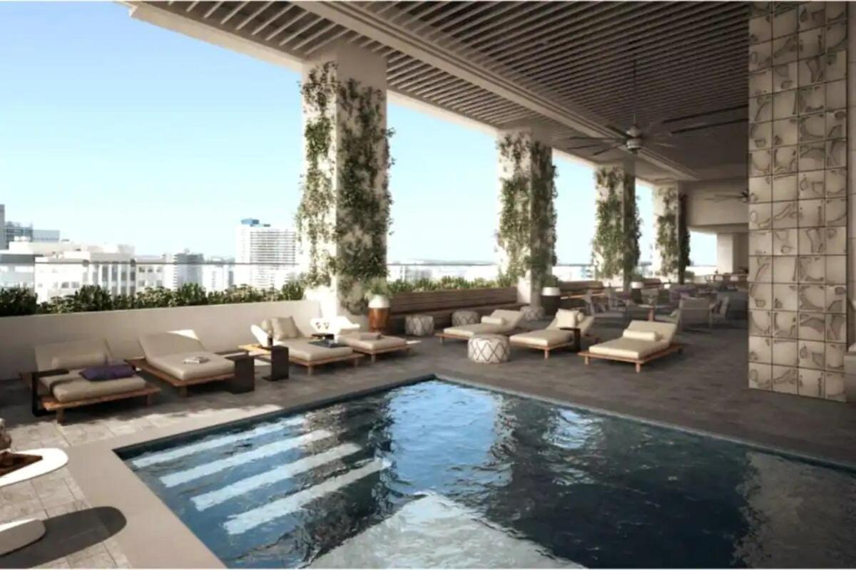Aurora - Rooftop Pool, Gym, Walk To Downtown & Brickell Miami