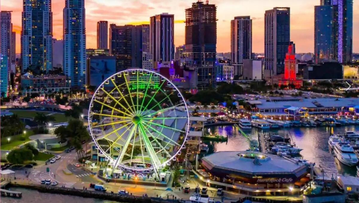 Aurora - Rooftop Pool, Gym, Walk To Downtown & Brickell