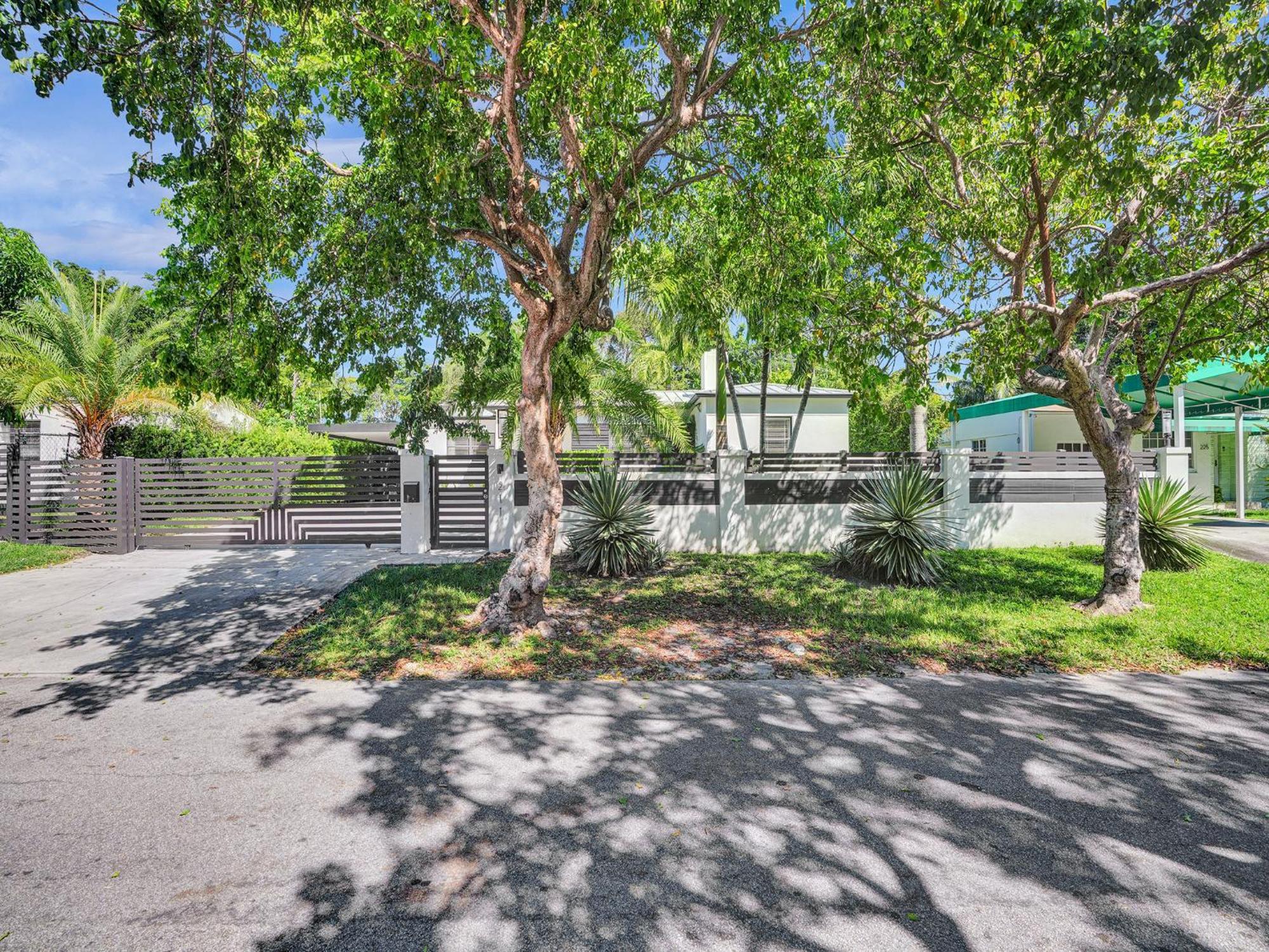 Azzure 10 Mins To South 4 Bedroom *