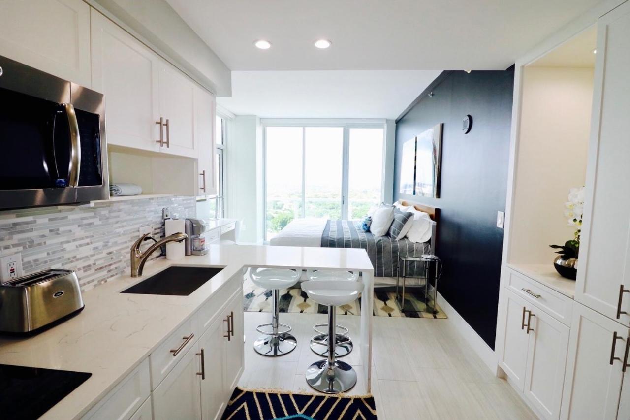 Connecting Rooms-coconut Grove 21st Floor Parking Included Apartment