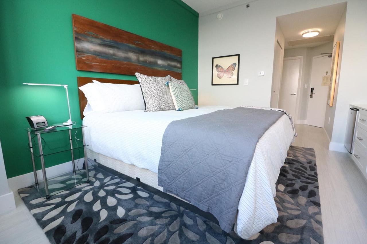 Connecting Rooms-coconut Grove 21st Floor Parking Included Apartment