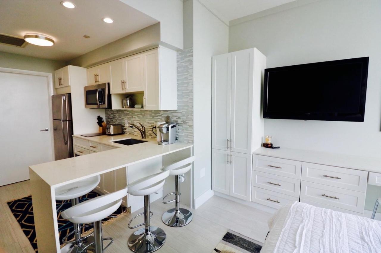 Connecting Rooms-coconut Grove 21st Floor Parking Included Apartment Miami