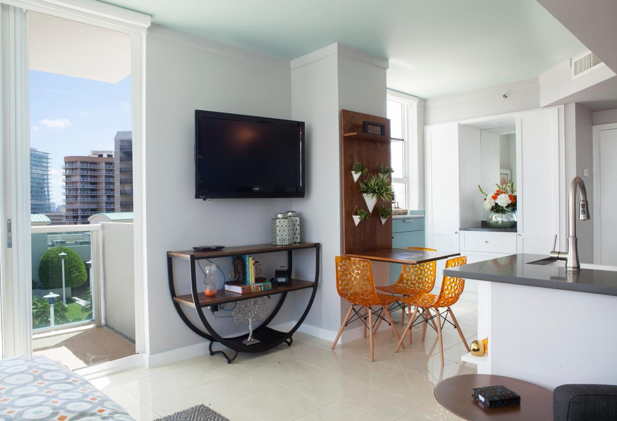 Connecting Rooms-coconut Grove 10th Floor- Parking Included * Miami