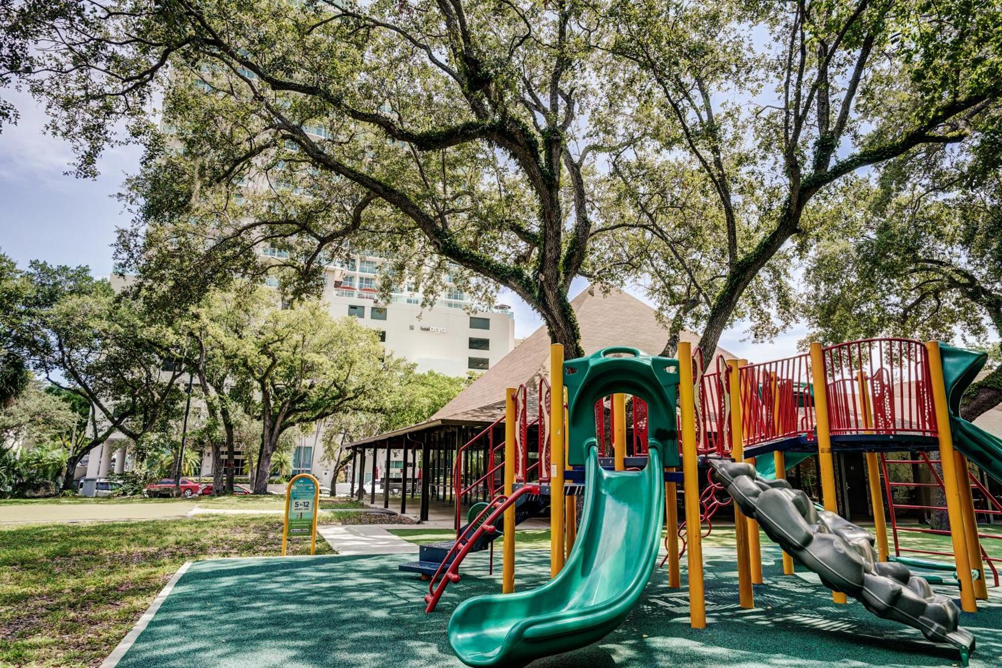 Connecting Rooms-coconut Grove 10th Floor- Parking Included Apartment Miami