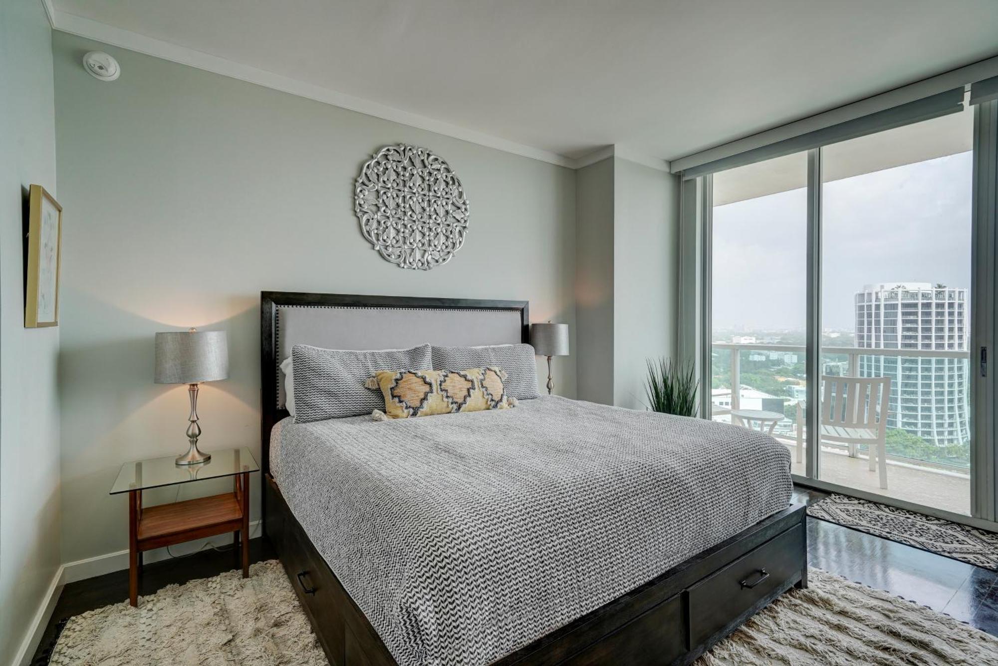 Apartment Luxury Penthouse With Private Rooftop Terrace In Coconut Grove *